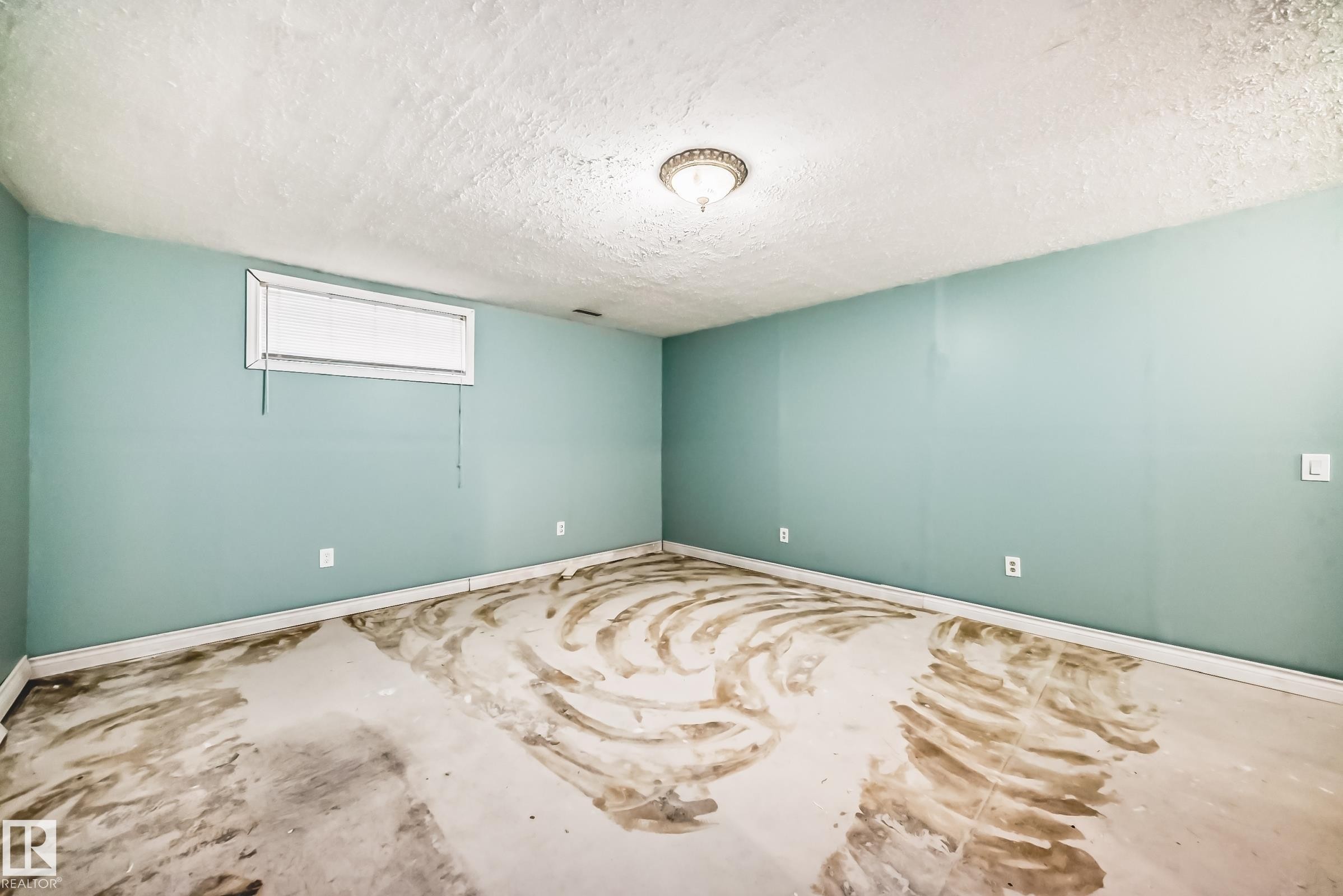784 Blackburn Place Sw, Edmonton, AB - Indoor Photo Showing Other Room