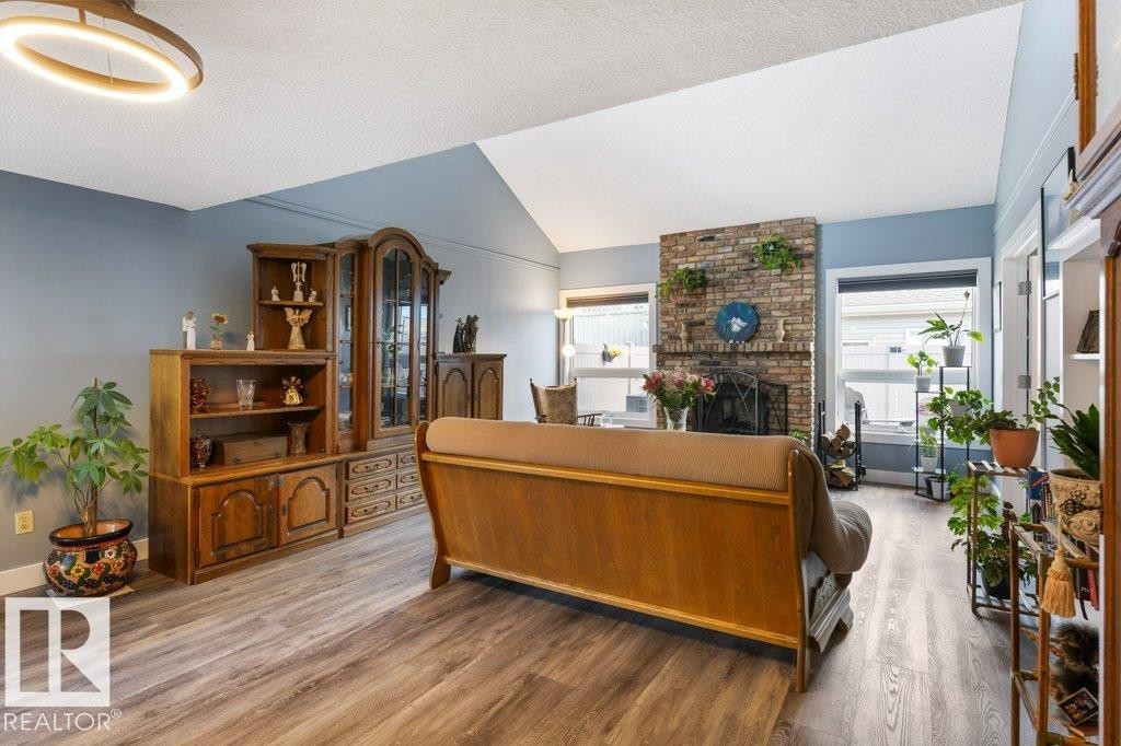 7 Whiteoaks Estates, St. Albert, AB - Indoor