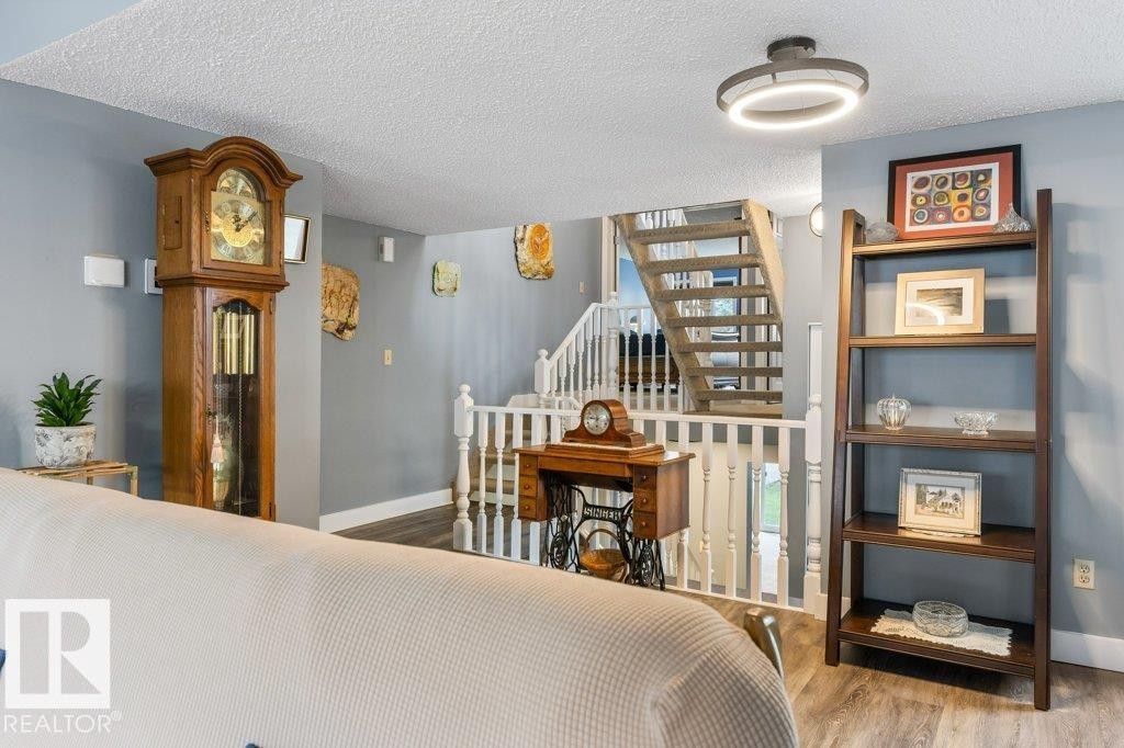 7 Whiteoaks Estates, St. Albert, AB - Indoor