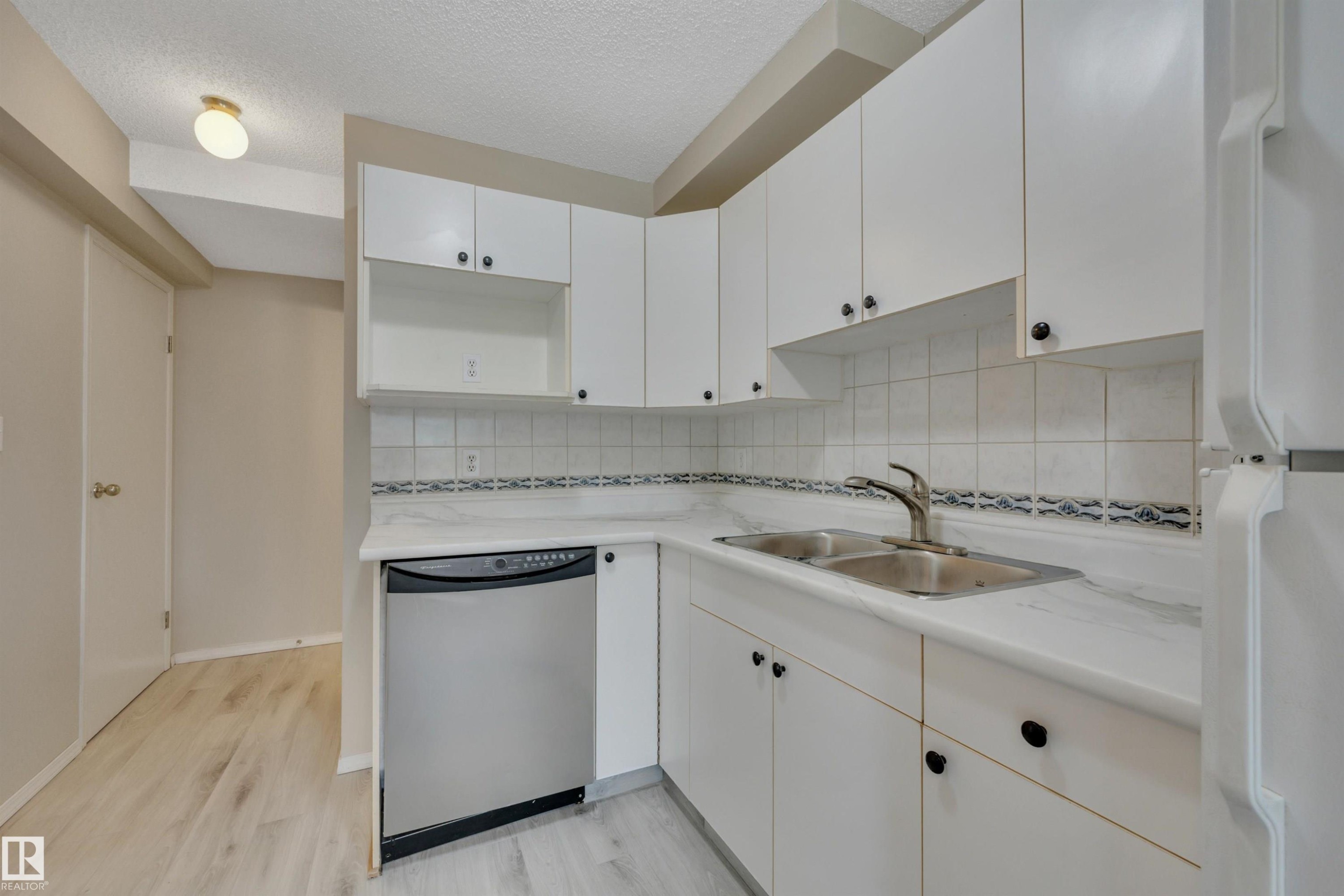 2218 38 Street Nw, Edmonton, AB - Indoor Photo Showing Kitchen With Double Sink