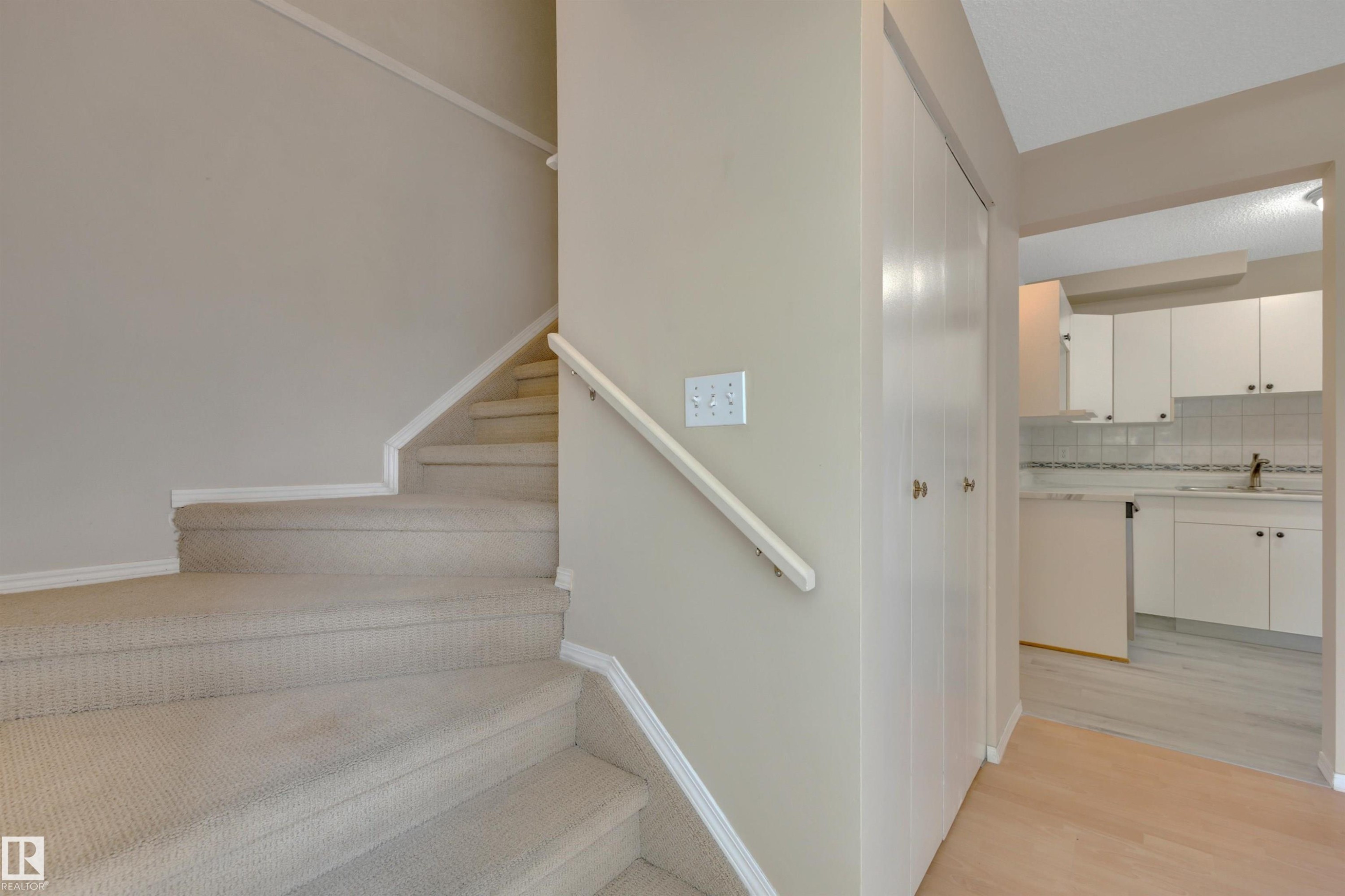 2218 38 Street Nw, Edmonton, AB - Indoor Photo Showing Other Room