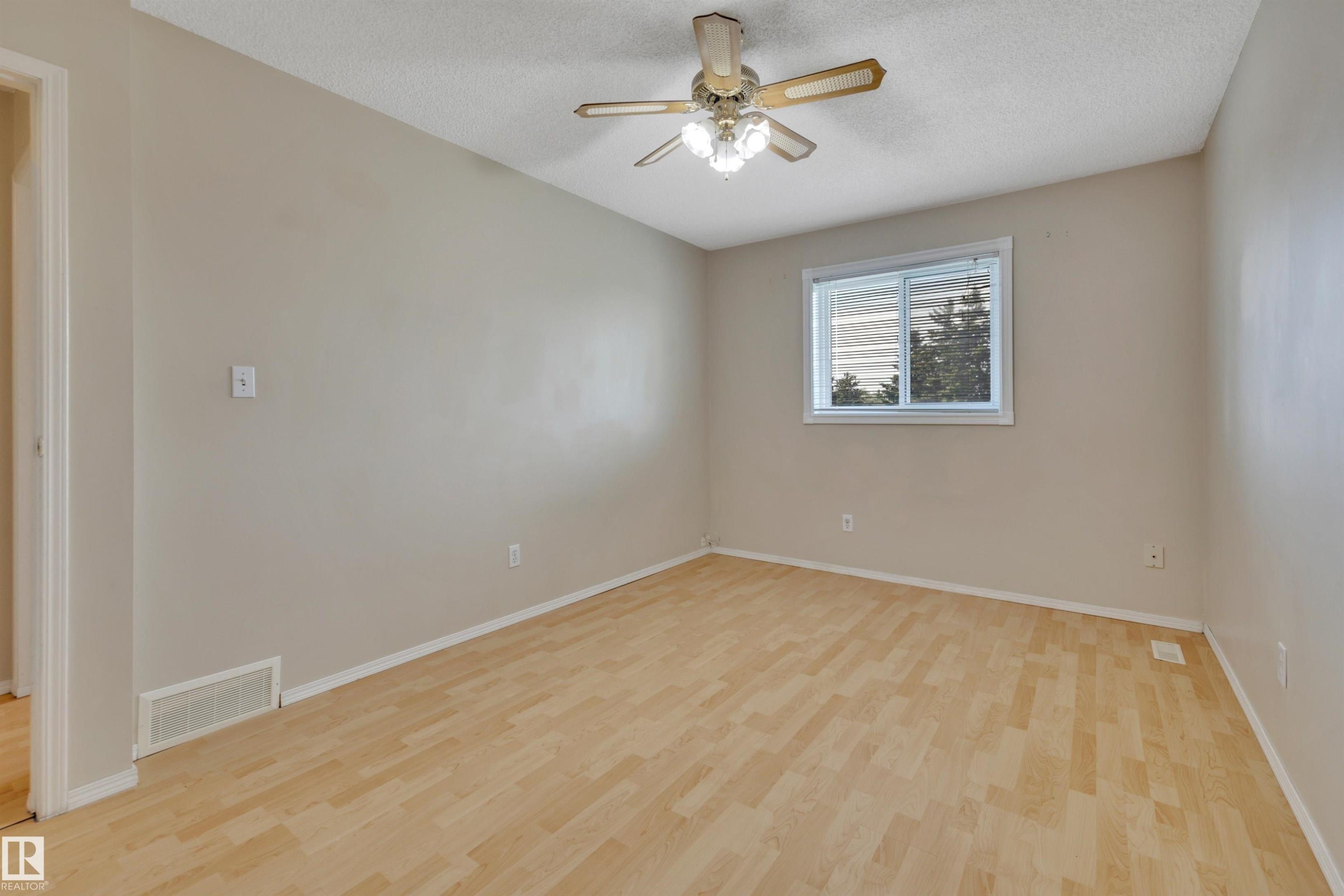 2218 38 Street Nw, Edmonton, AB - Indoor Photo Showing Other Room