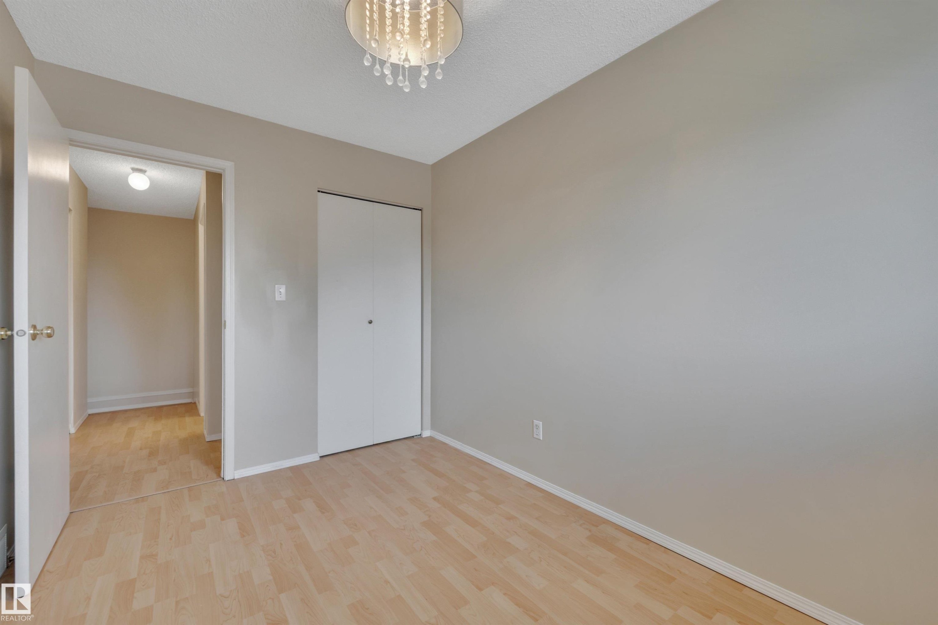 2218 38 Street Nw, Edmonton, AB - Indoor Photo Showing Other Room