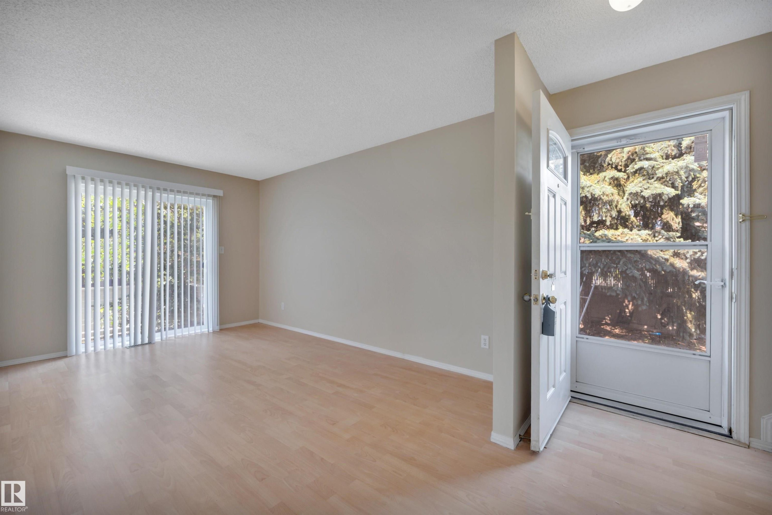 2218 38 Street Nw, Edmonton, AB - Indoor Photo Showing Other Room
