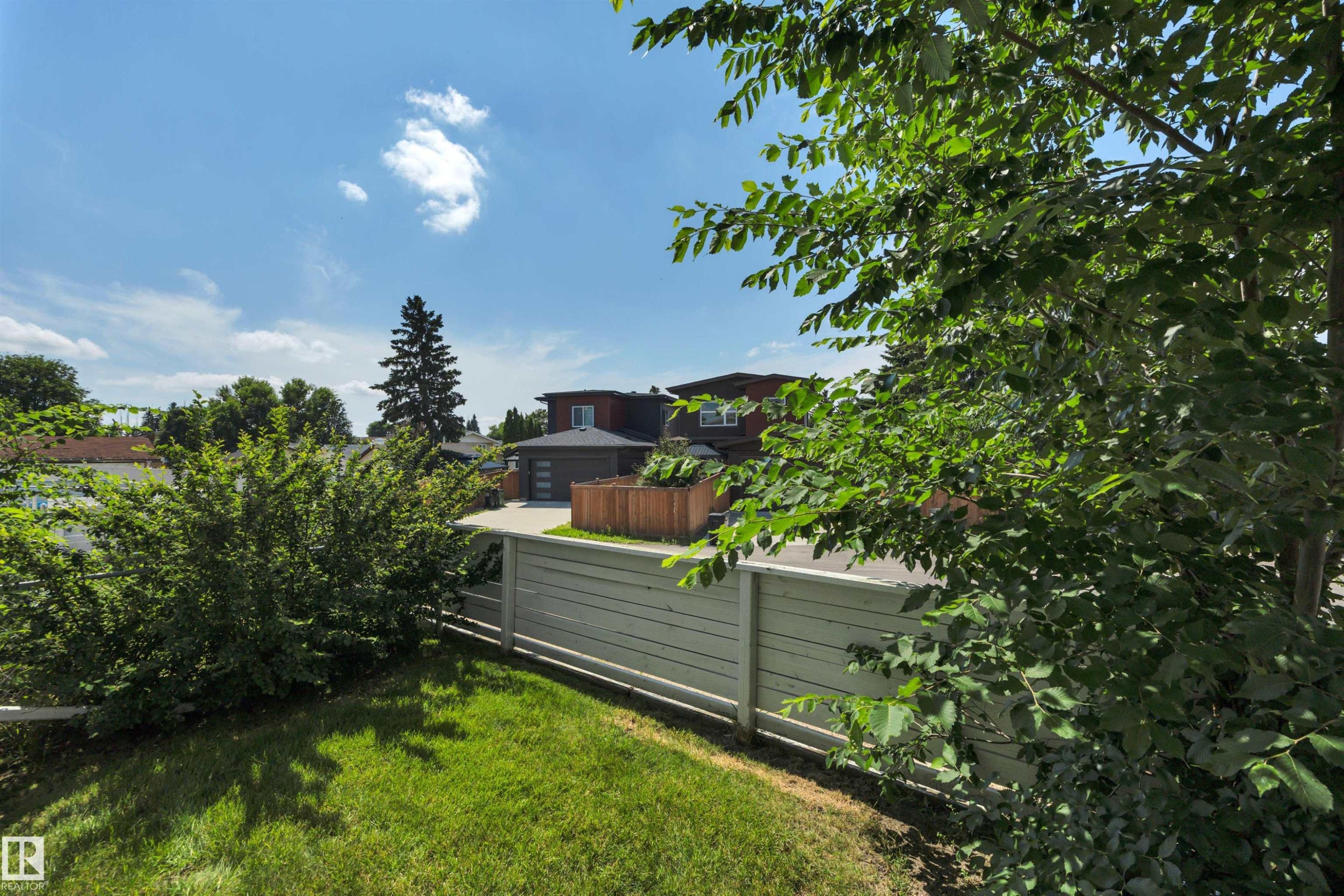 2218 38 Street Nw, Edmonton, AB - Outdoor