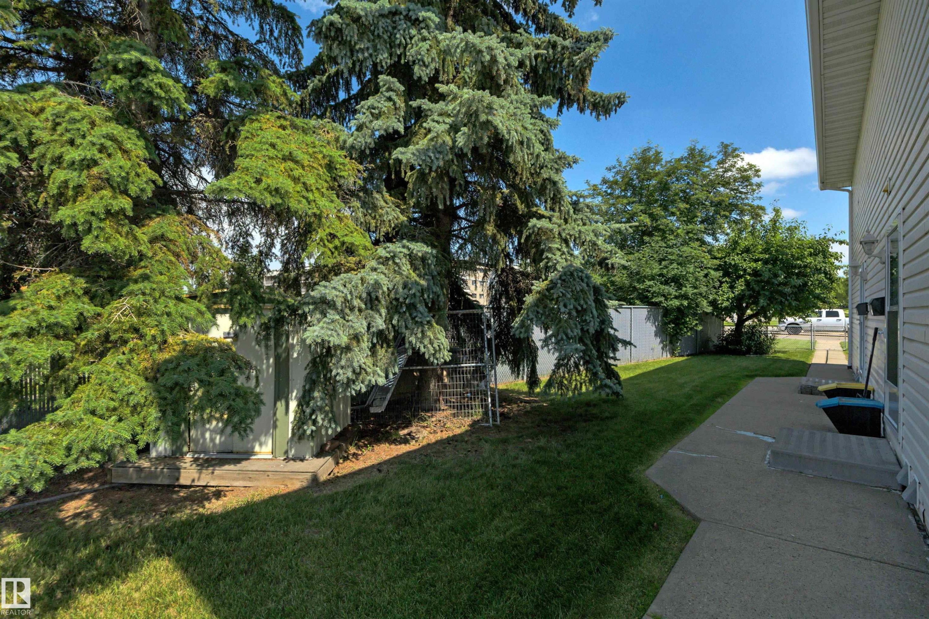 2218 38 Street Nw, Edmonton, AB - Outdoor