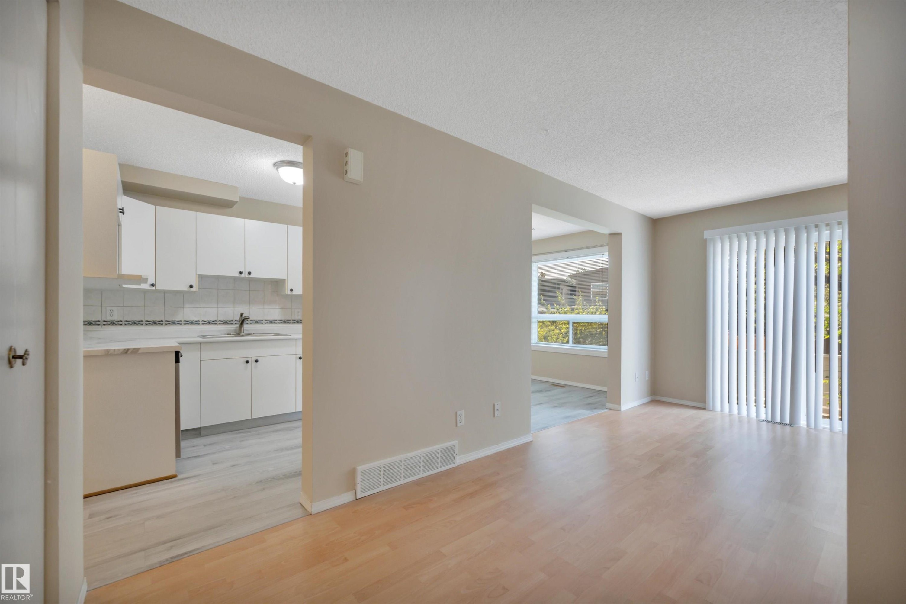 2218 38 Street Nw, Edmonton, AB - Indoor