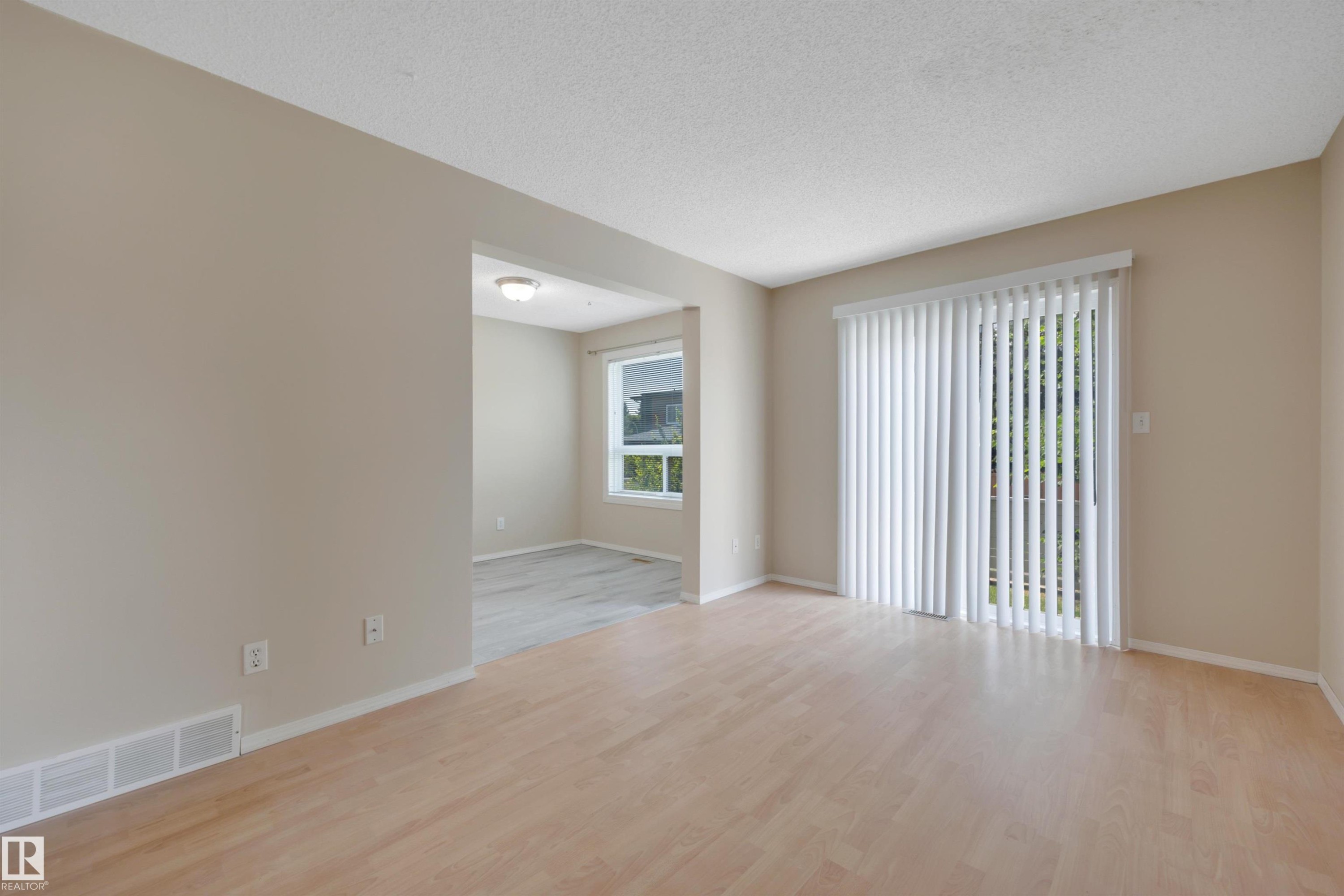 2218 38 Street Nw, Edmonton, AB - Indoor Photo Showing Other Room