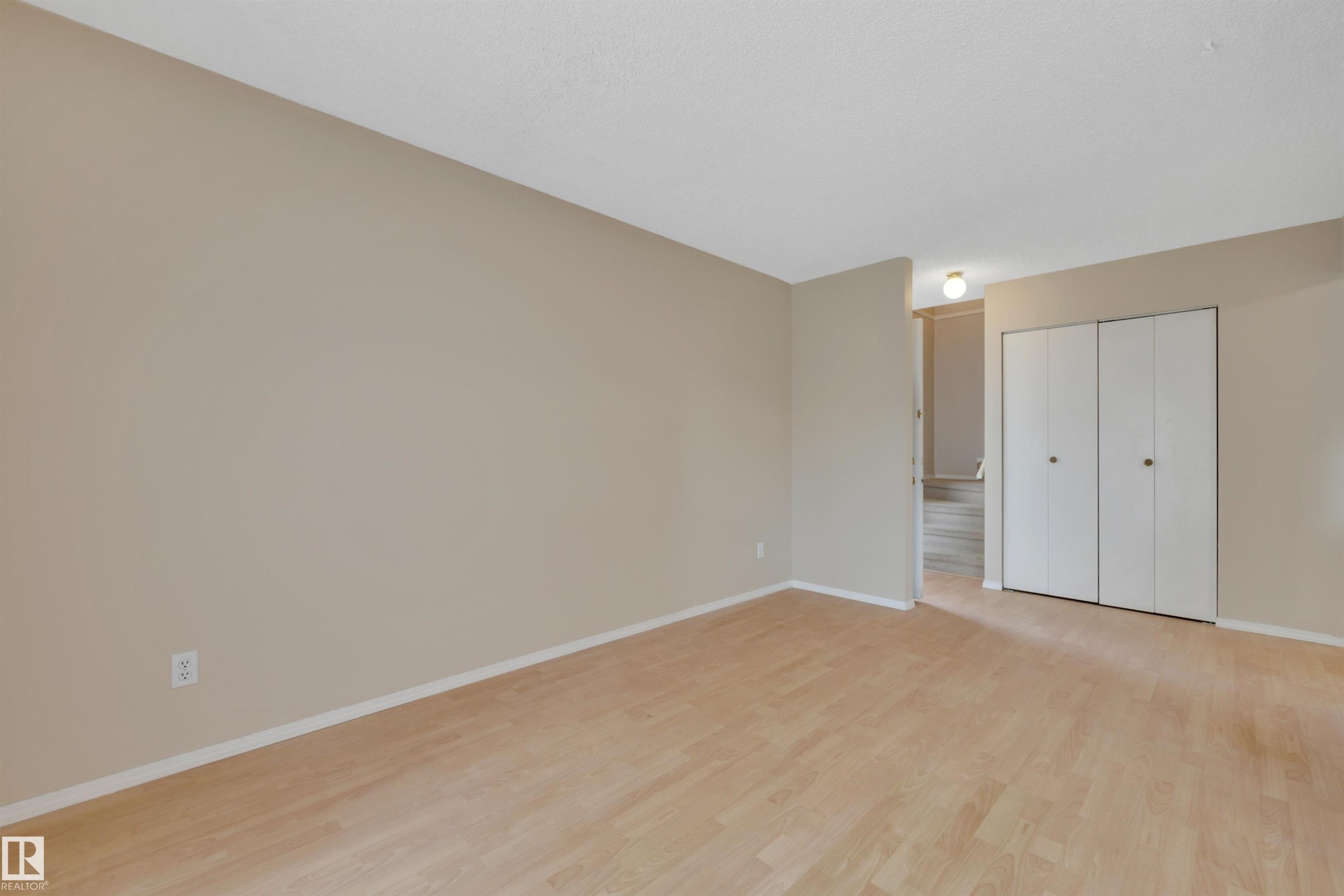 2218 38 Street Nw, Edmonton, AB - Indoor Photo Showing Other Room