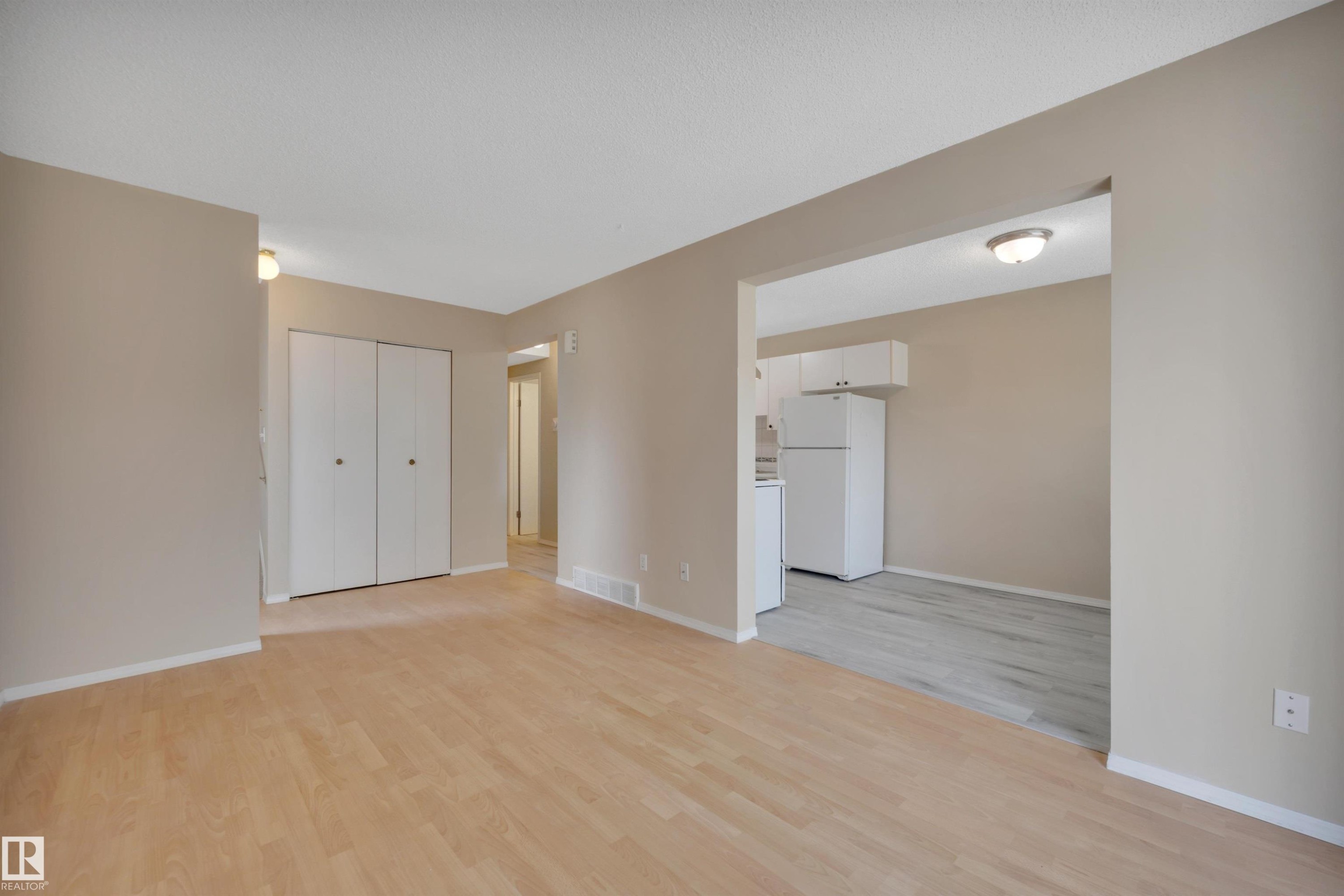 2218 38 Street Nw, Edmonton, AB - Indoor Photo Showing Other Room