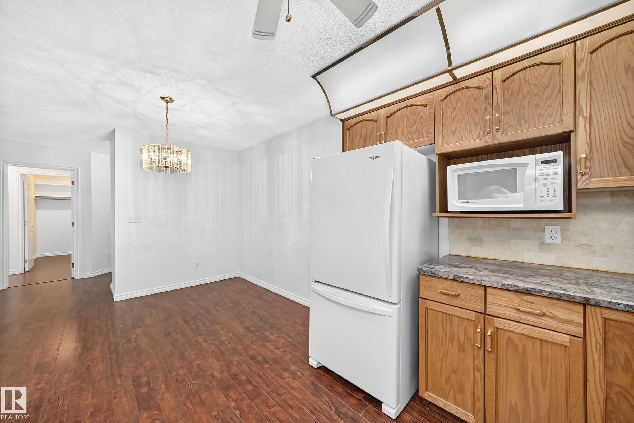 #109 10945 21 Av Nw, Edmonton, AB - Indoor