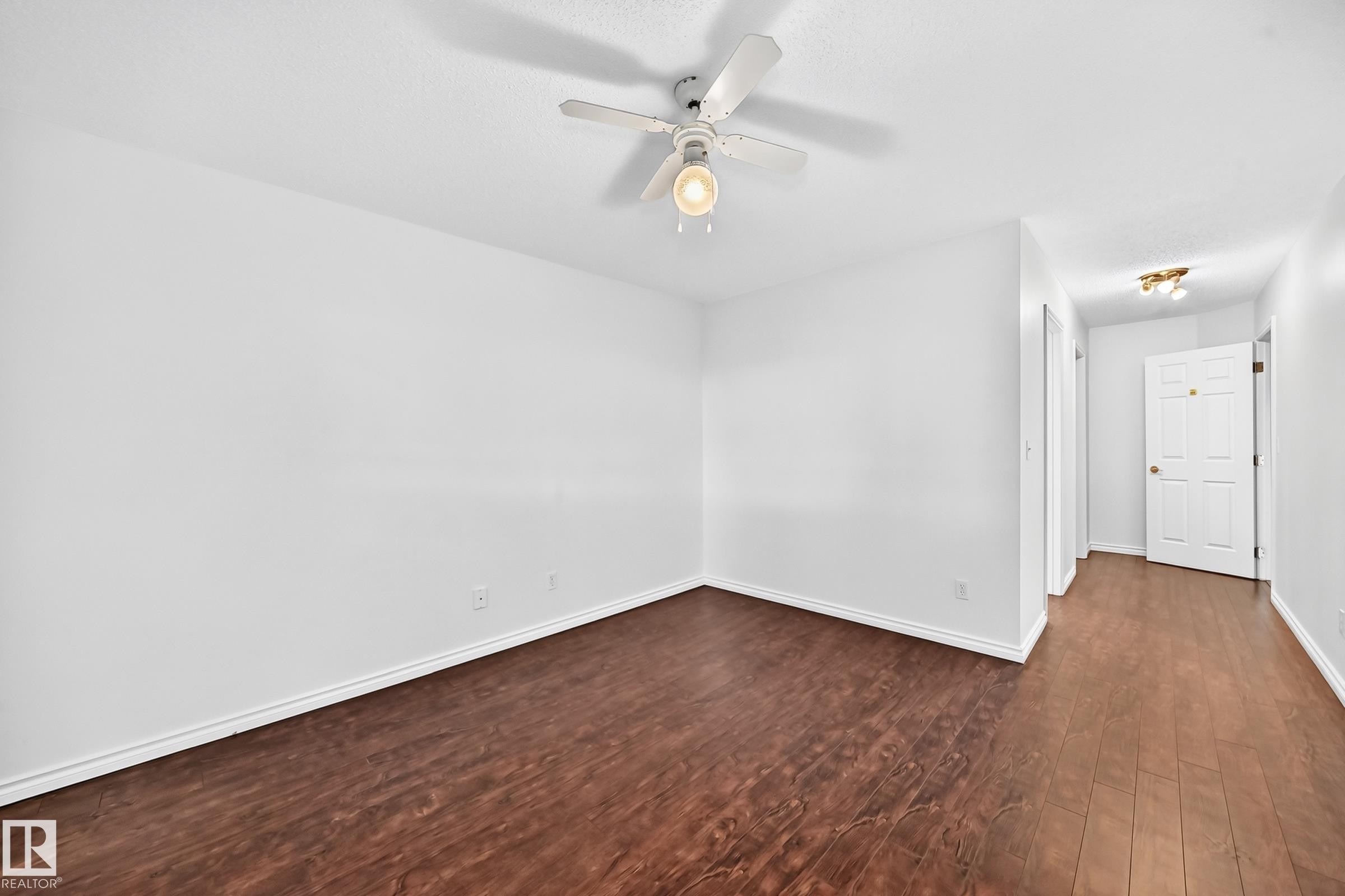 #109 10945 21 Av Nw, Edmonton, AB - Indoor Photo Showing Other Room