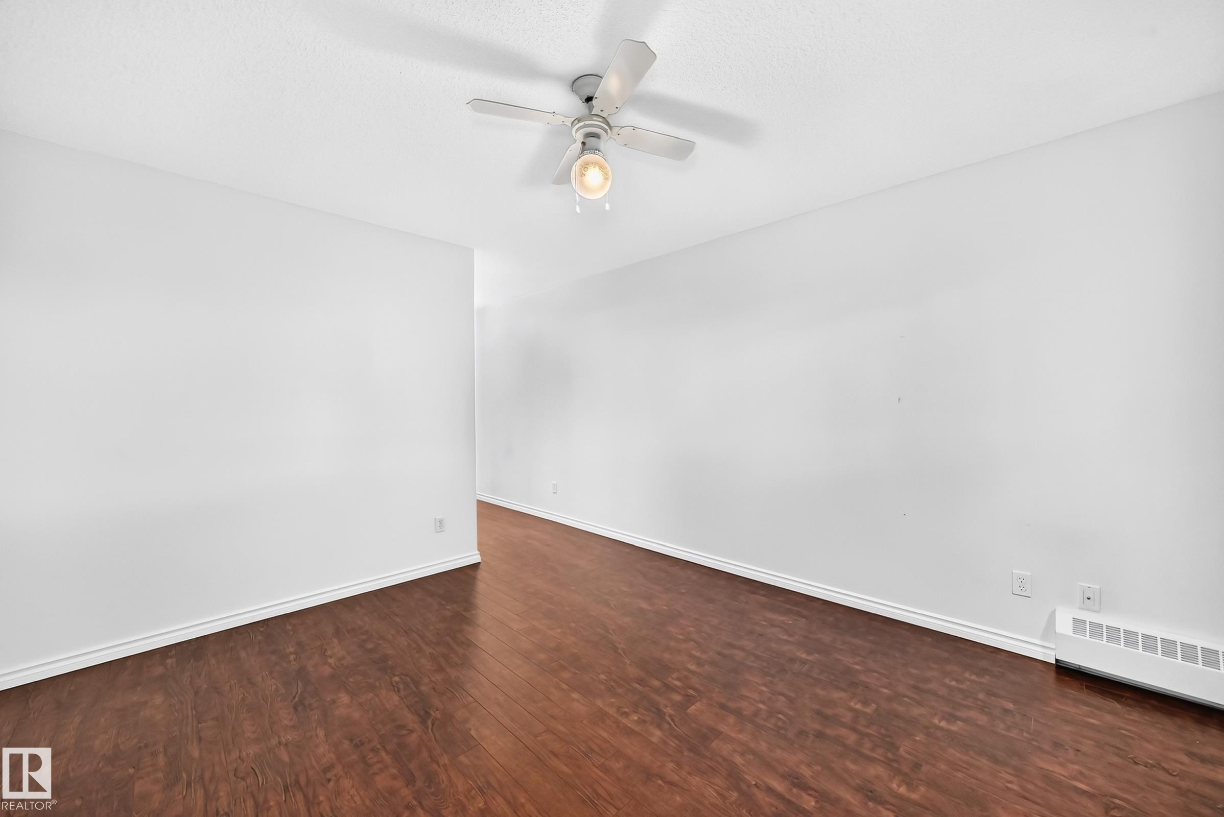 #109 10945 21 Av Nw, Edmonton, AB - Indoor Photo Showing Other Room