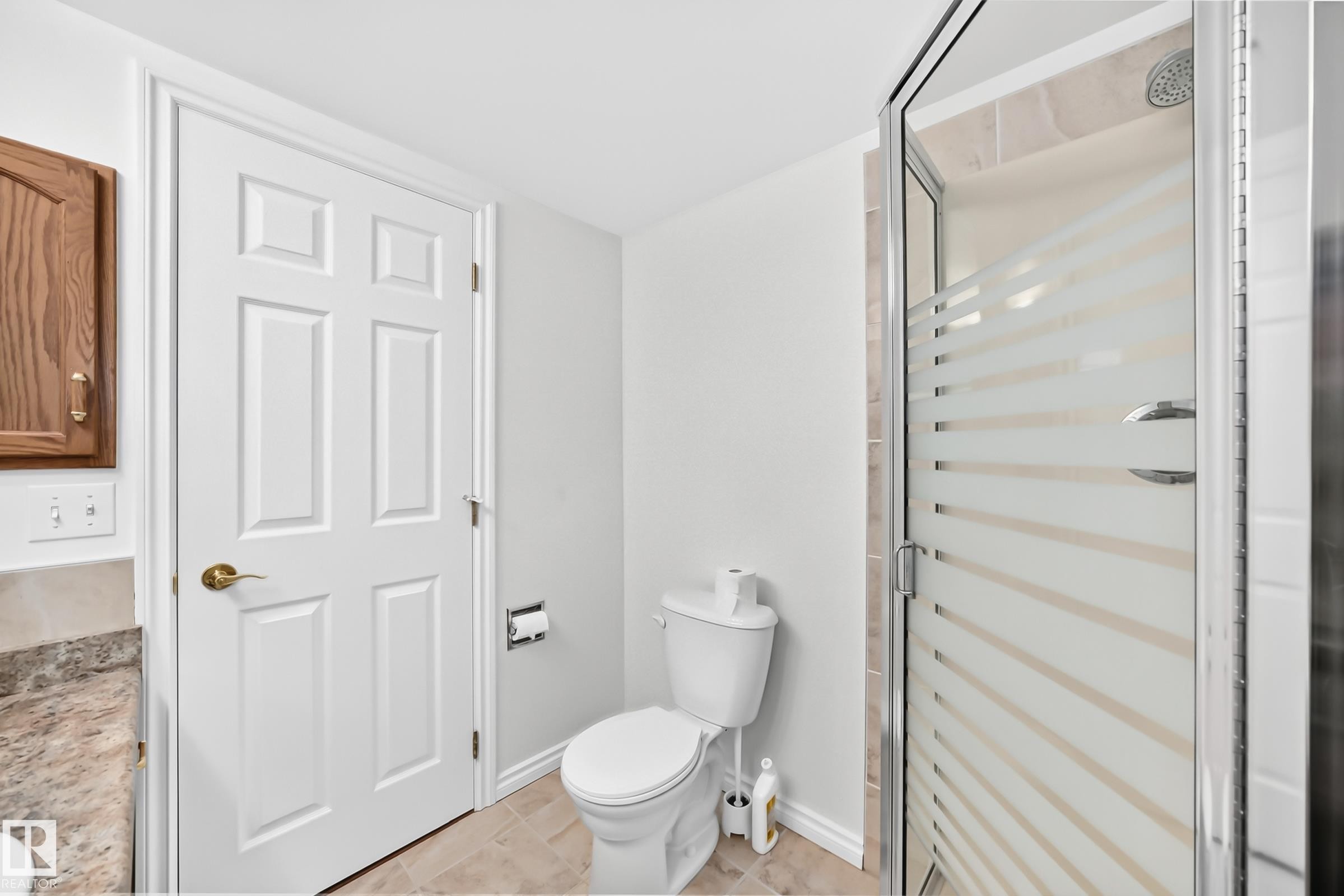 #109 10945 21 Av Nw, Edmonton, AB - Indoor Photo Showing Bathroom