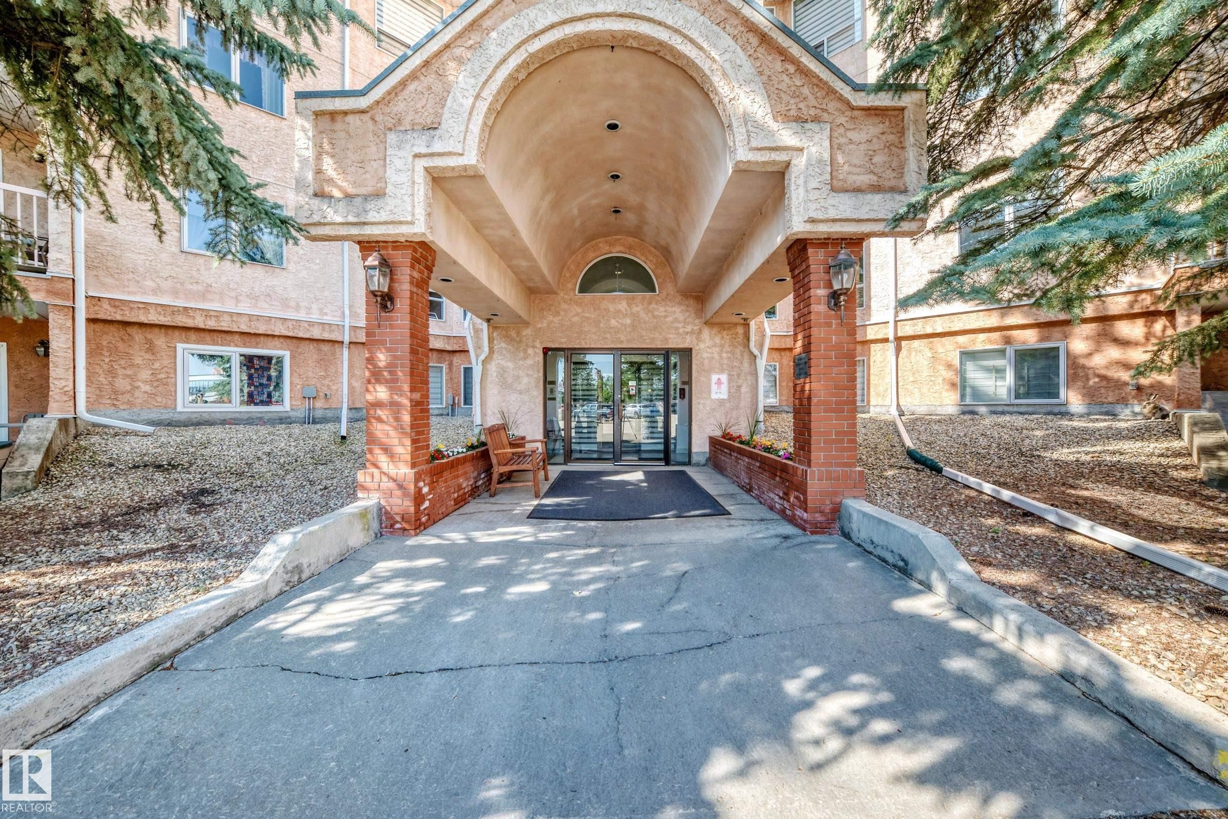 #109 10945 21 Av Nw, Edmonton, AB - Outdoor