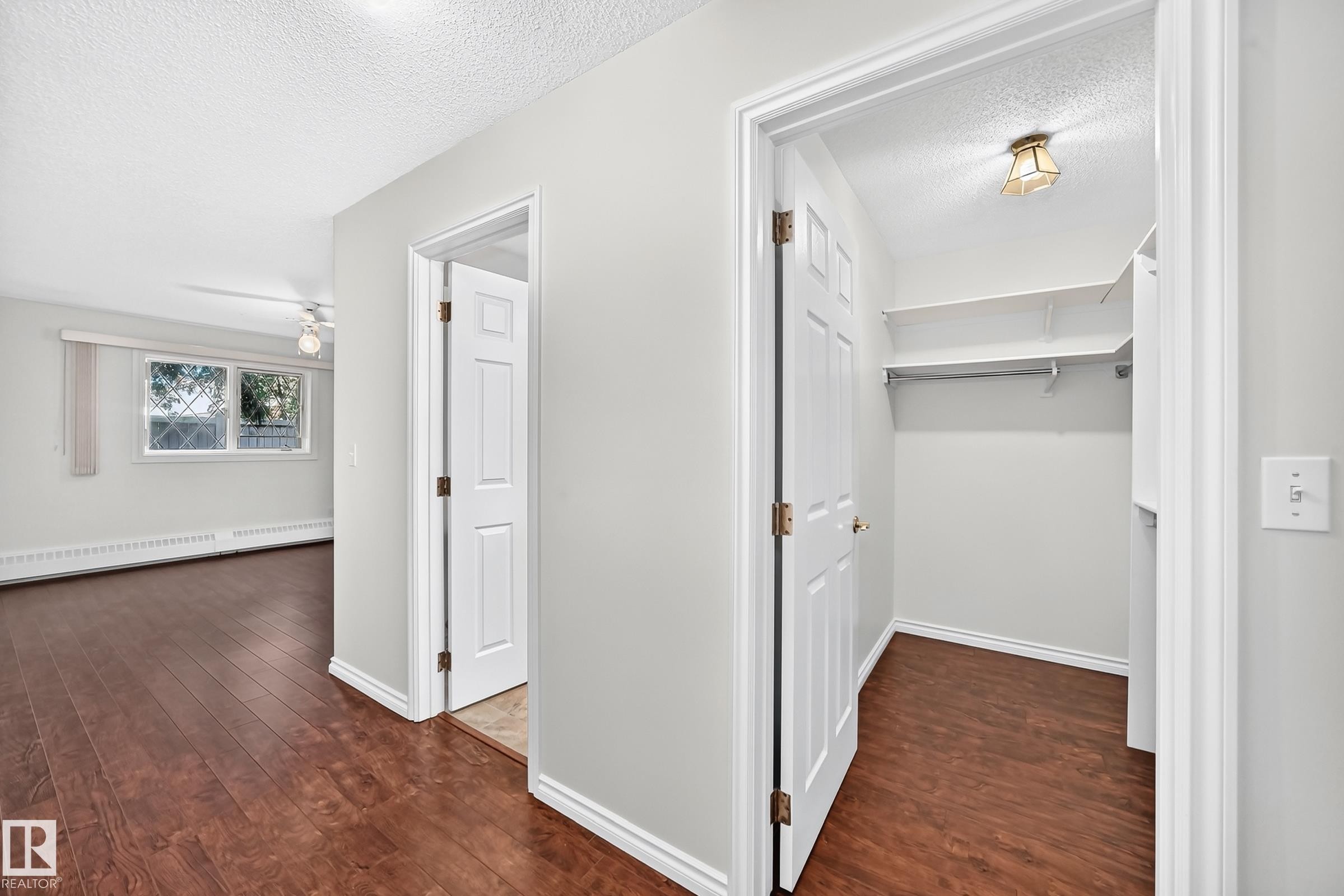 #109 10945 21 Av Nw, Edmonton, AB - Indoor Photo Showing Other Room
