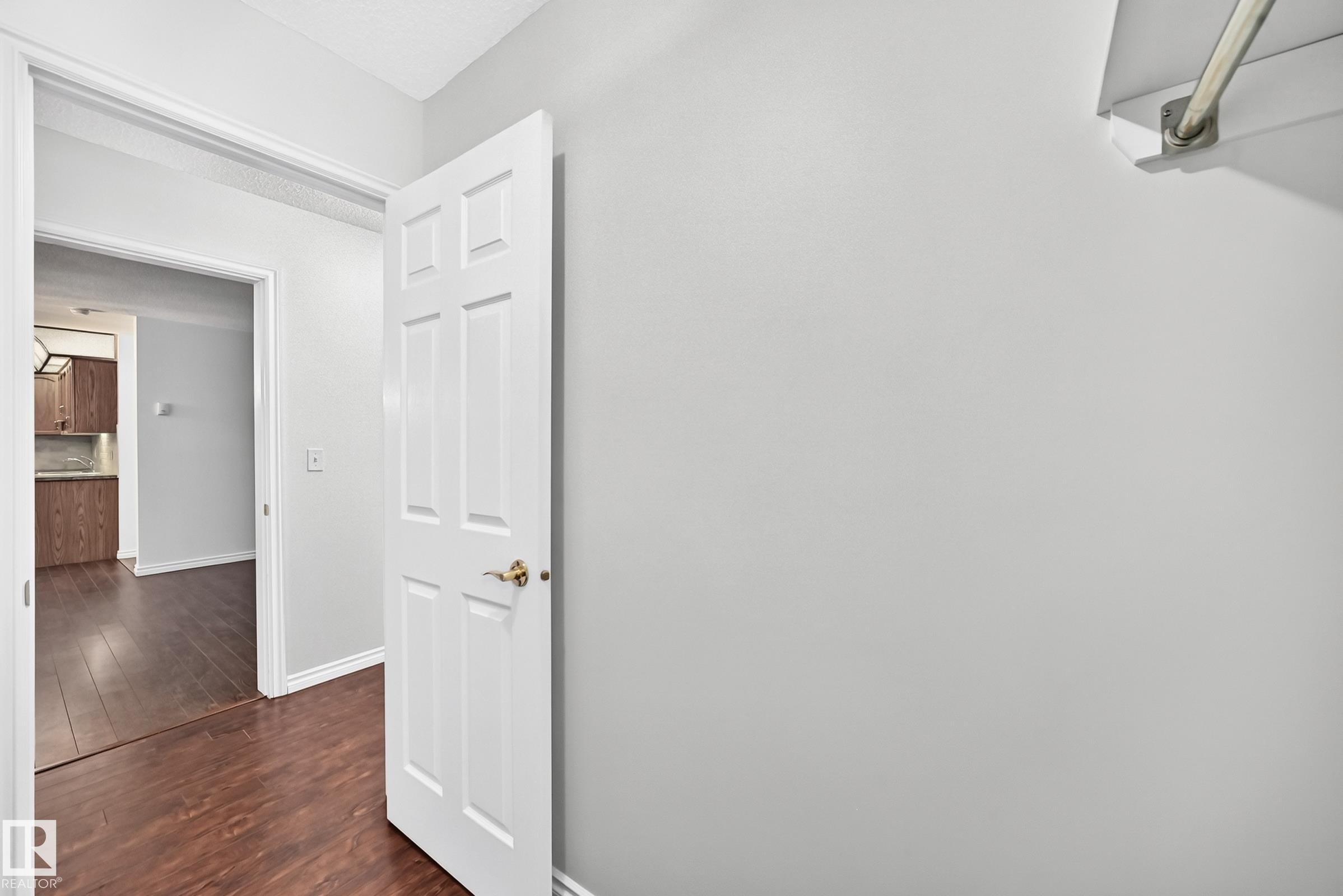 #109 10945 21 Av Nw, Edmonton, AB - Indoor Photo Showing Other Room