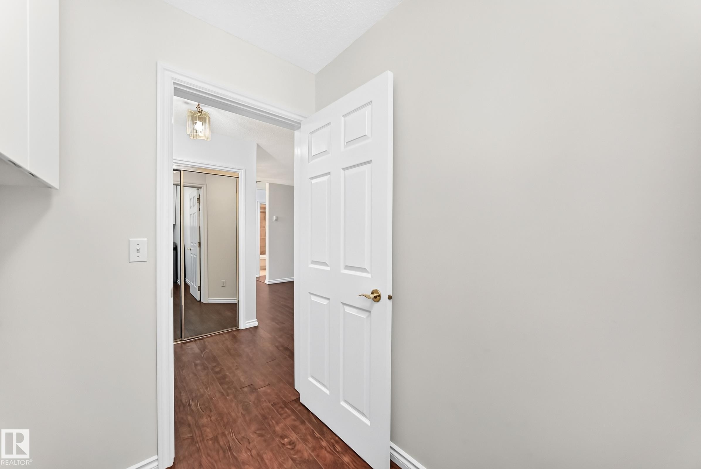 #109 10945 21 Av Nw, Edmonton, AB - Indoor Photo Showing Other Room