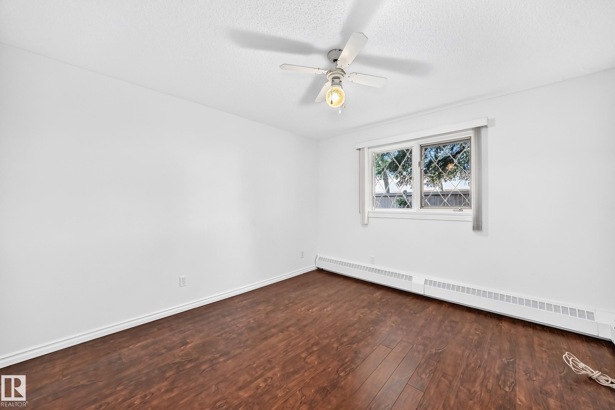 #109 10945 21 Av Nw, Edmonton, AB - Indoor Photo Showing Other Room