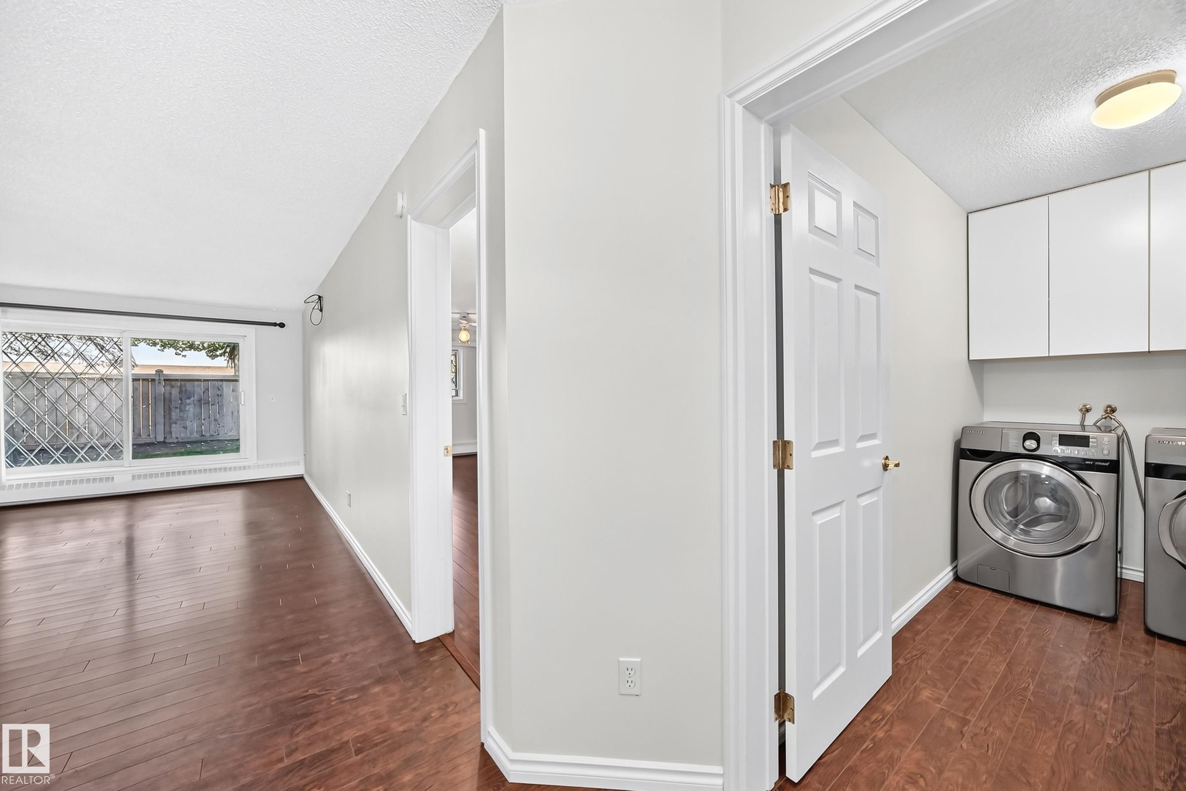 #109 10945 21 Av Nw, Edmonton, AB - Indoor Photo Showing Laundry Room