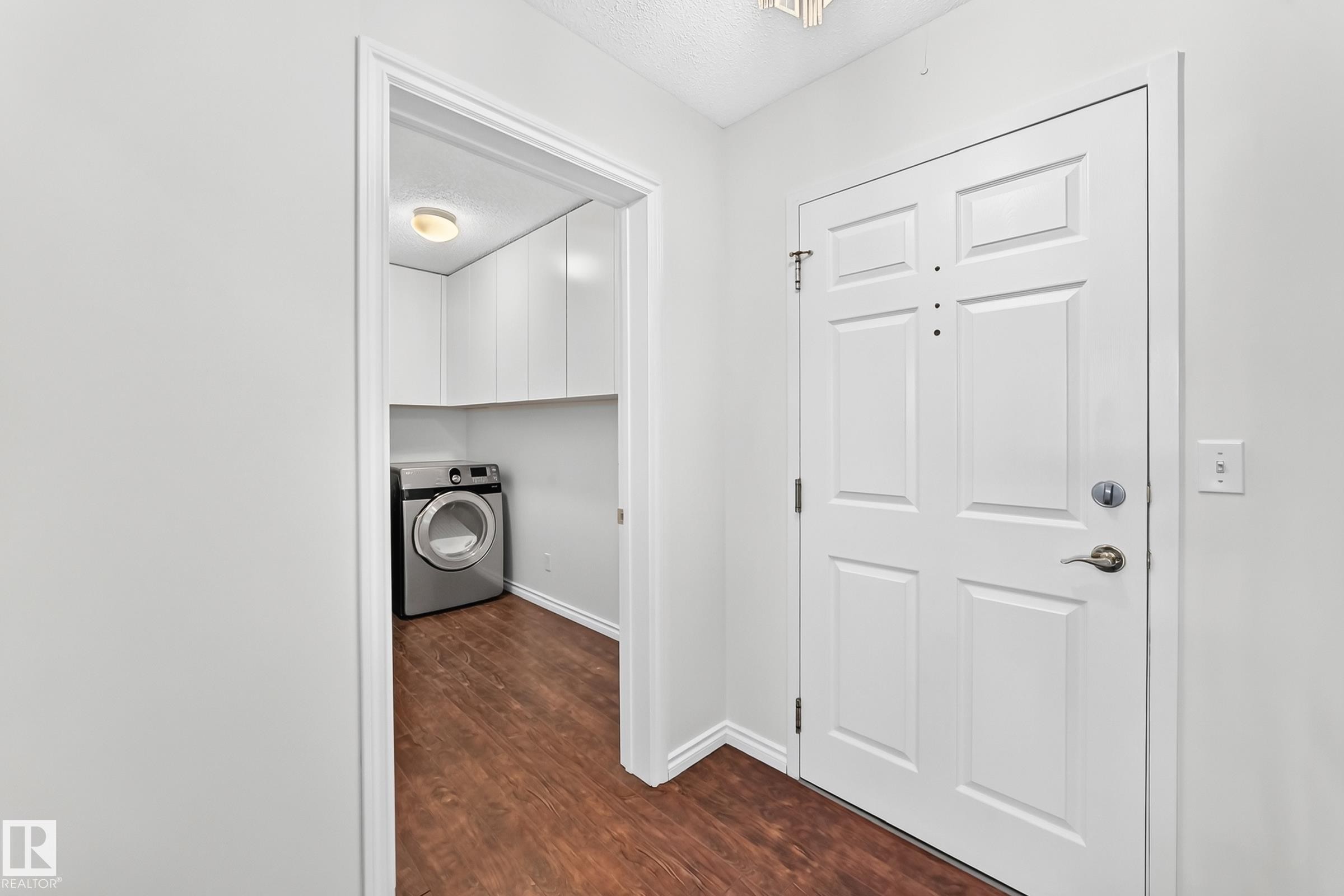 #109 10945 21 Av Nw, Edmonton, AB - Indoor Photo Showing Other Room