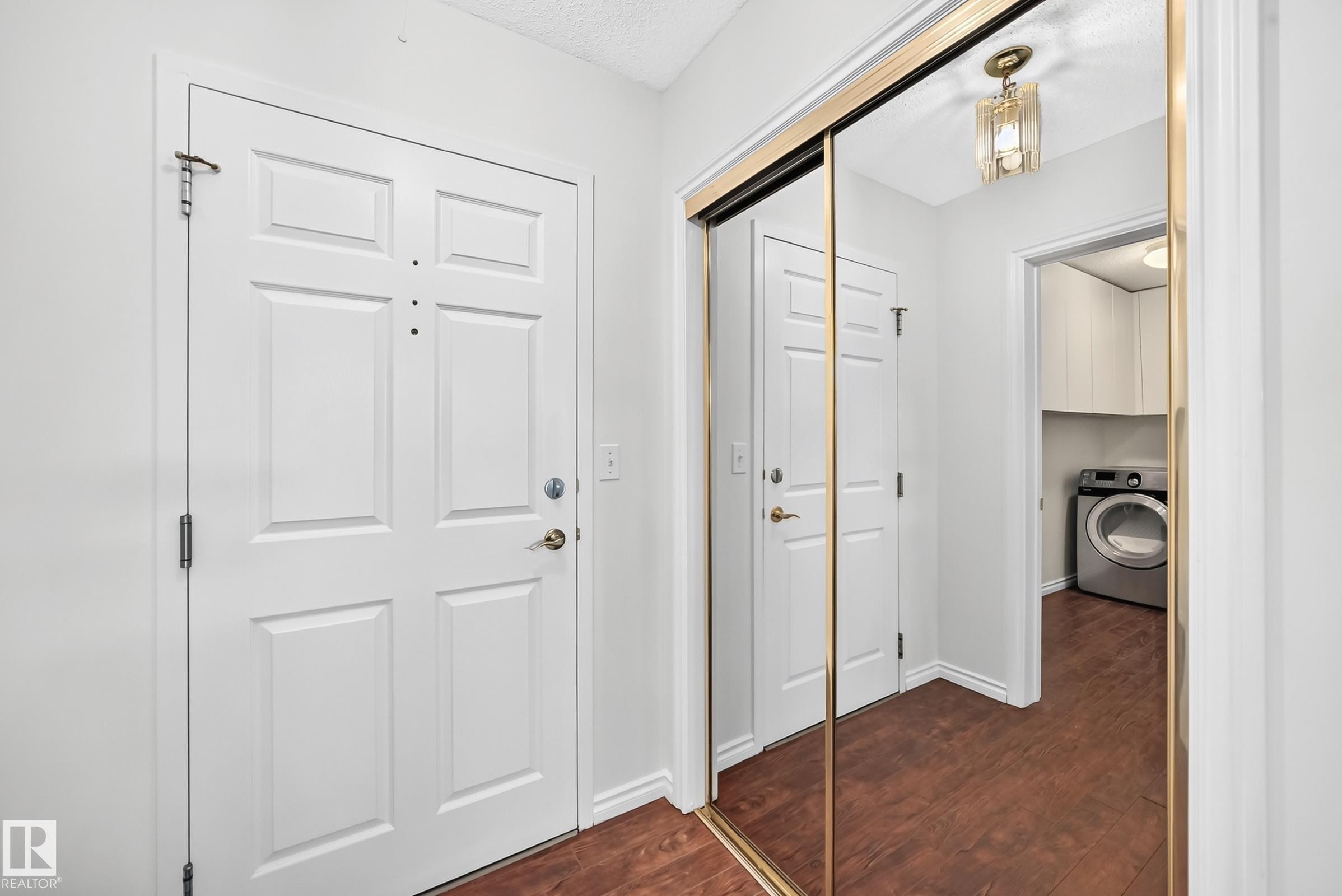 #109 10945 21 Av Nw, Edmonton, AB - Indoor Photo Showing Other Room