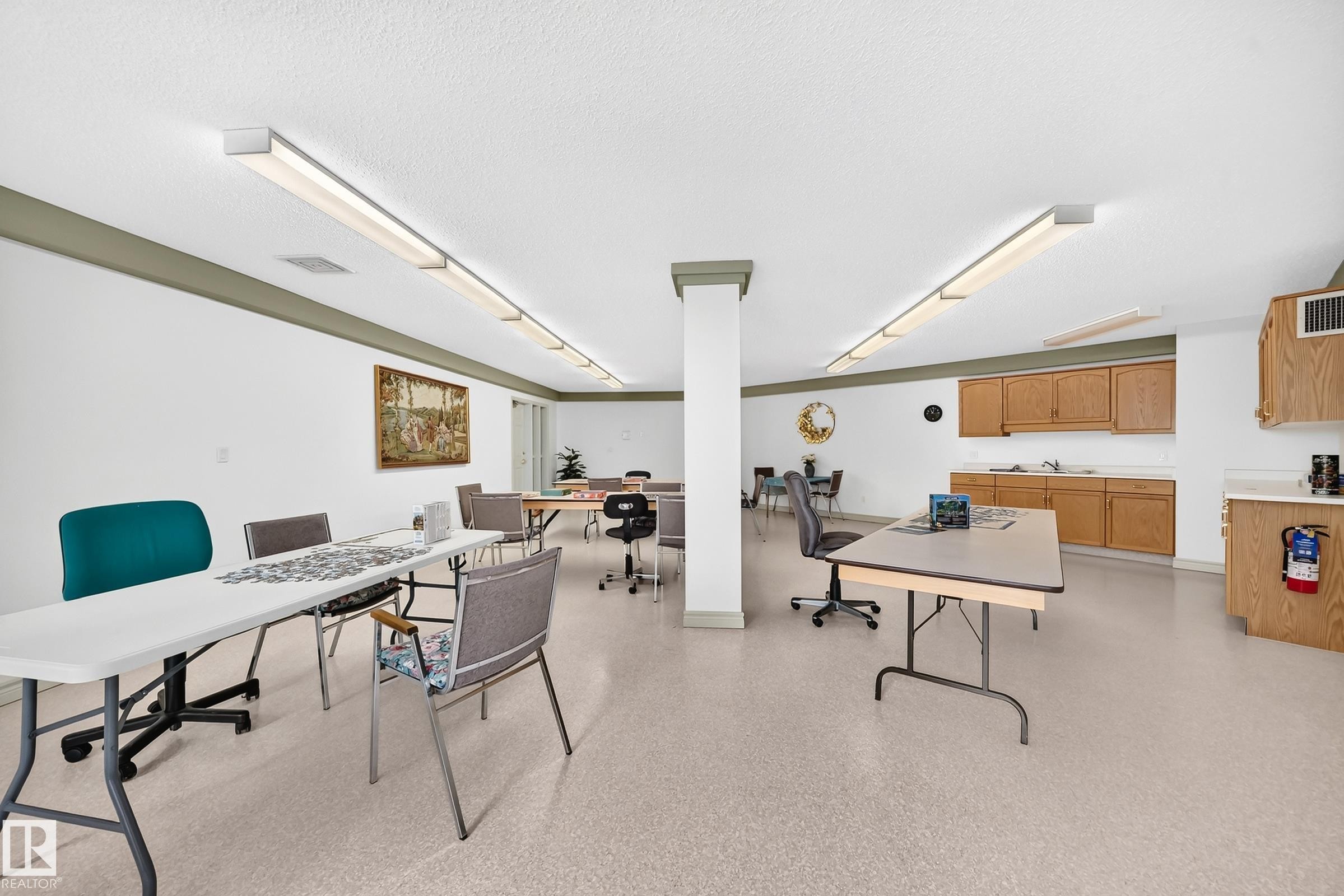 #109 10945 21 Av Nw, Edmonton, AB - Indoor