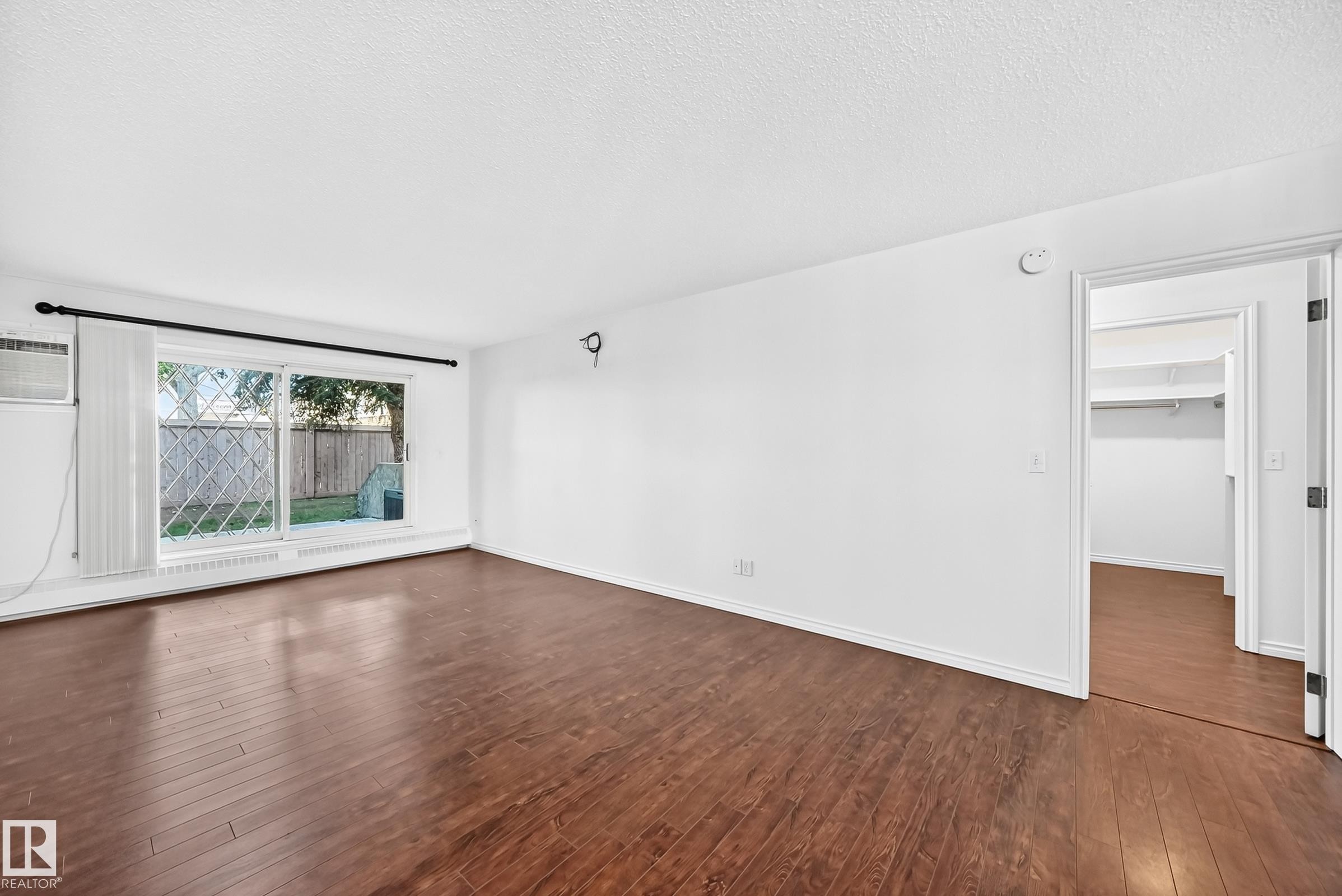 #109 10945 21 Av Nw, Edmonton, AB - Indoor