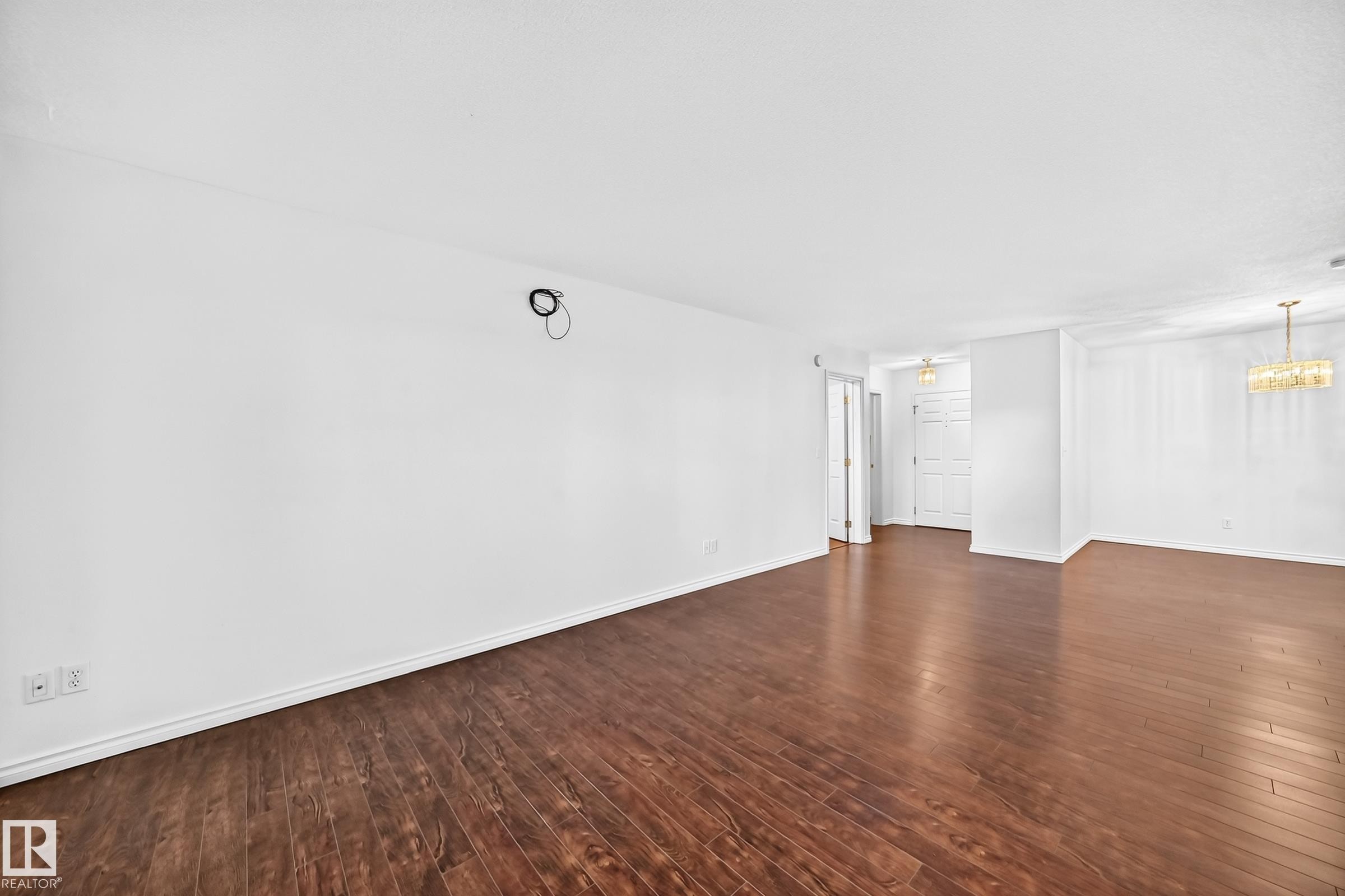 #109 10945 21 Av Nw, Edmonton, AB - Indoor Photo Showing Other Room
