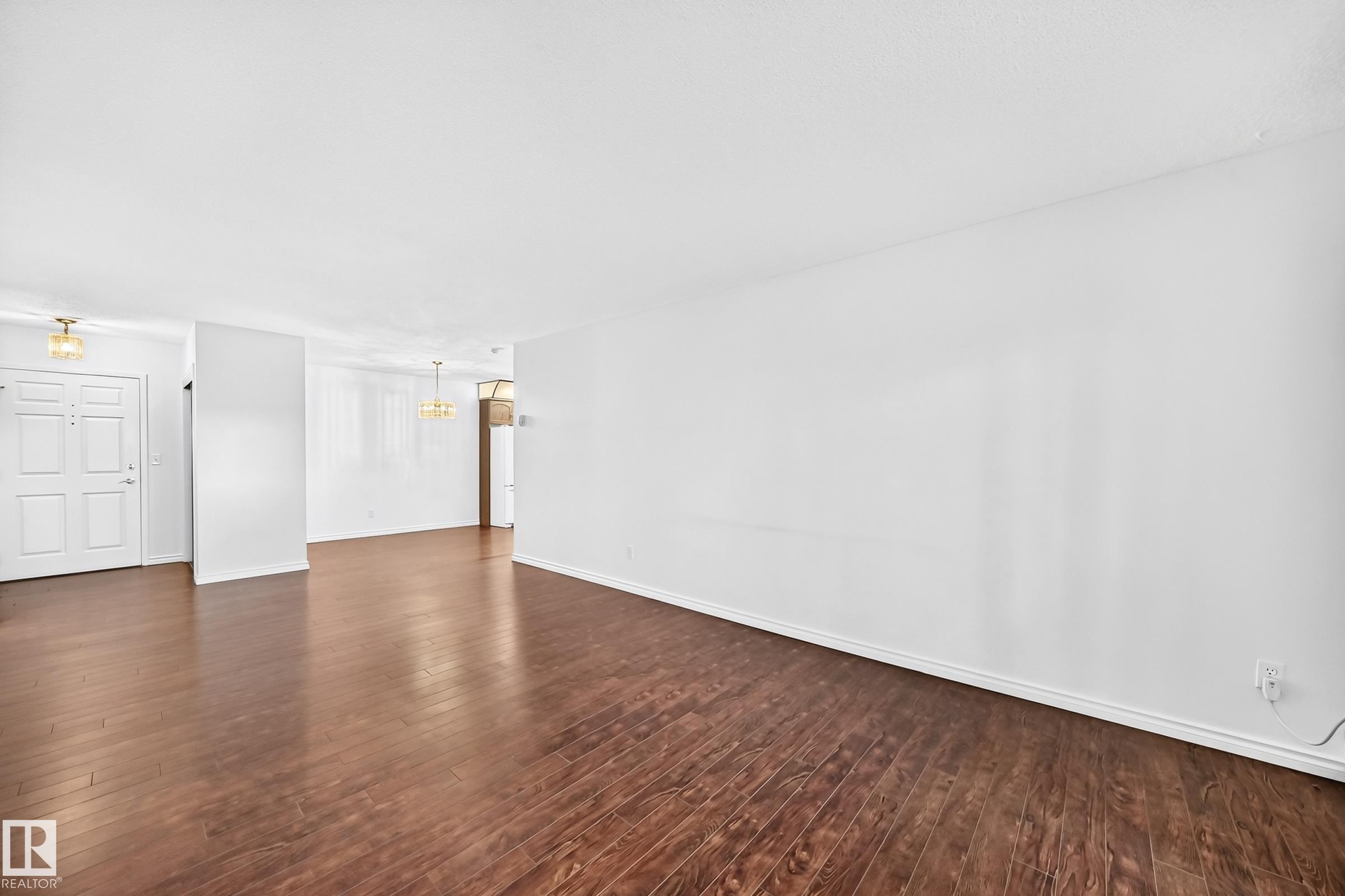 #109 10945 21 Av Nw, Edmonton, AB - Indoor Photo Showing Other Room