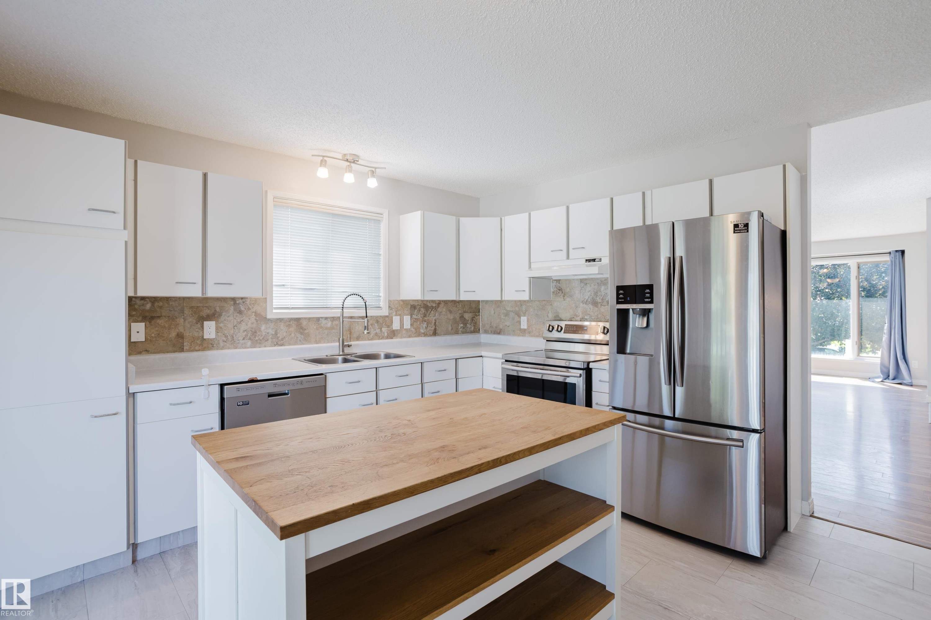 Kitchen featuring white cabinetry, stone backsplash, and stainless steel appliances - 337 Pearson Crescent Nw, Edmonton, AB - Indoor Photo Showing Kitchen With Double Sink With Upgraded Kitchen