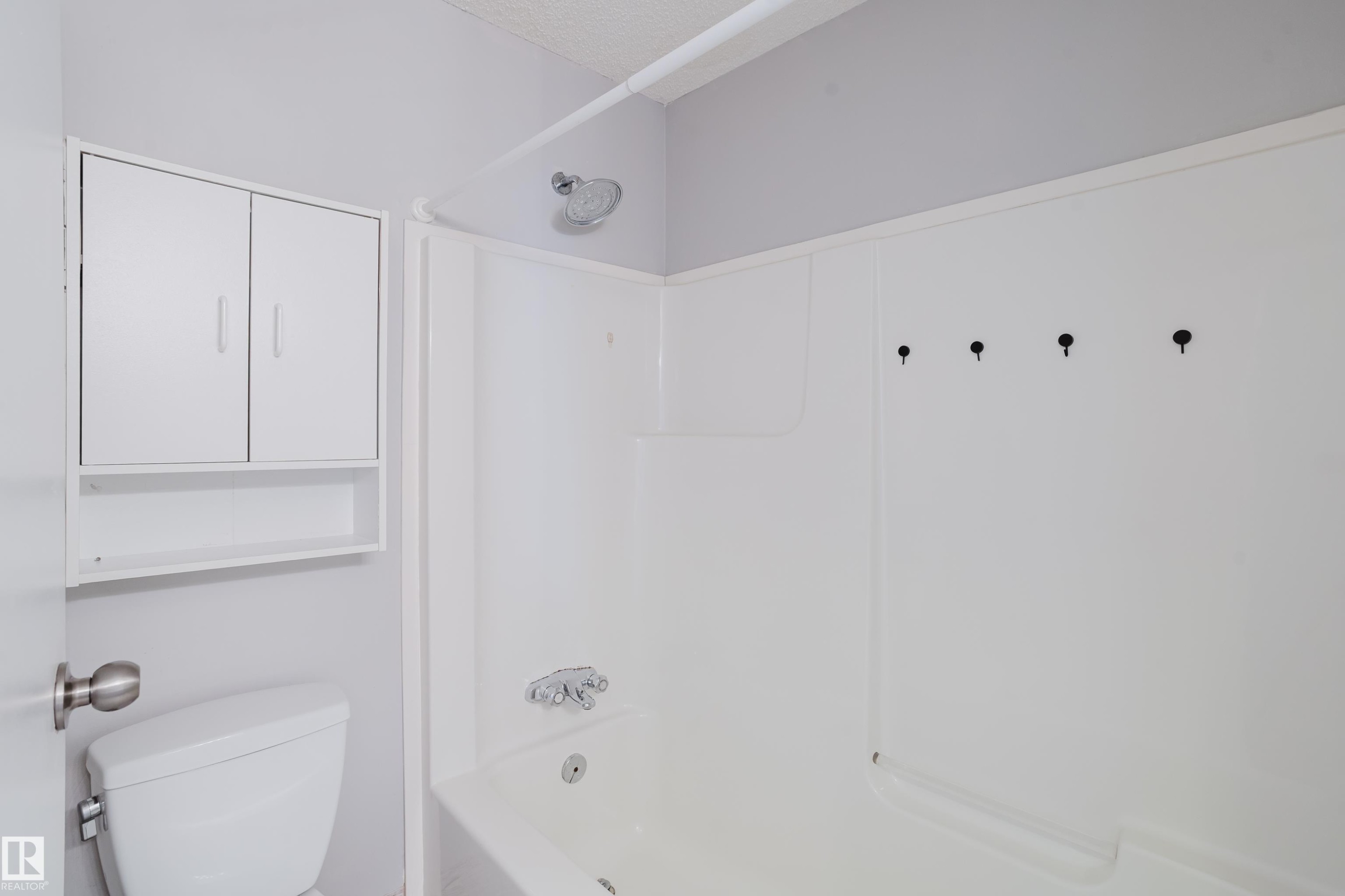 White acrylic tub and shower combination with chrome fixtures - 337 Pearson Crescent Nw, Edmonton, AB - Indoor Photo Showing Other Room