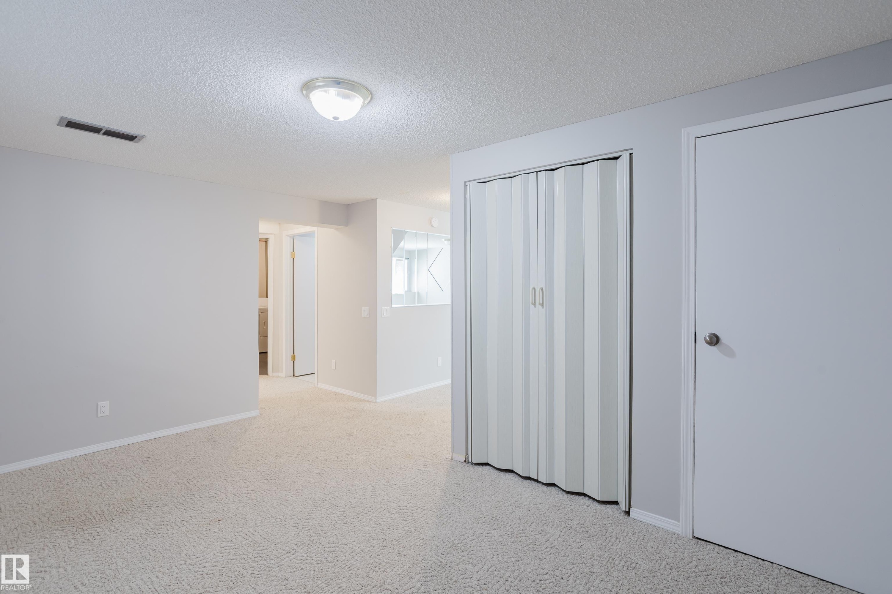 Bright interior space featuring light-colored walls and patterned carpeting - 337 Pearson Crescent Nw, Edmonton, AB - Indoor Photo Showing Other Room