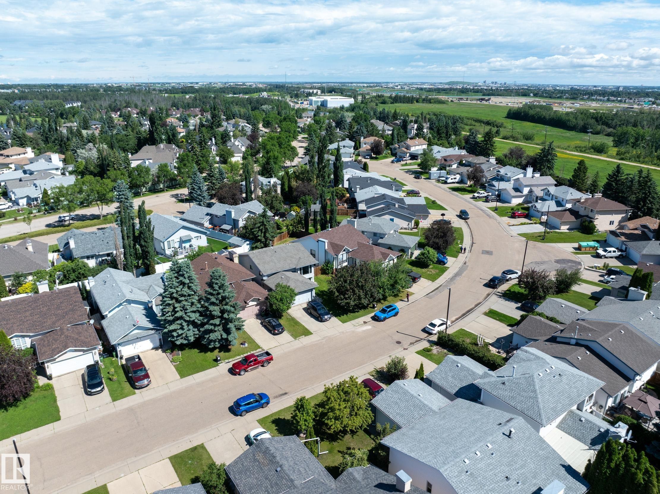 Aerial perspective showcasing an established residential neighborhood with detached homes, mature trees, and paved streets - 337 Pearson Crescent Nw, Edmonton, AB - Outdoor With View