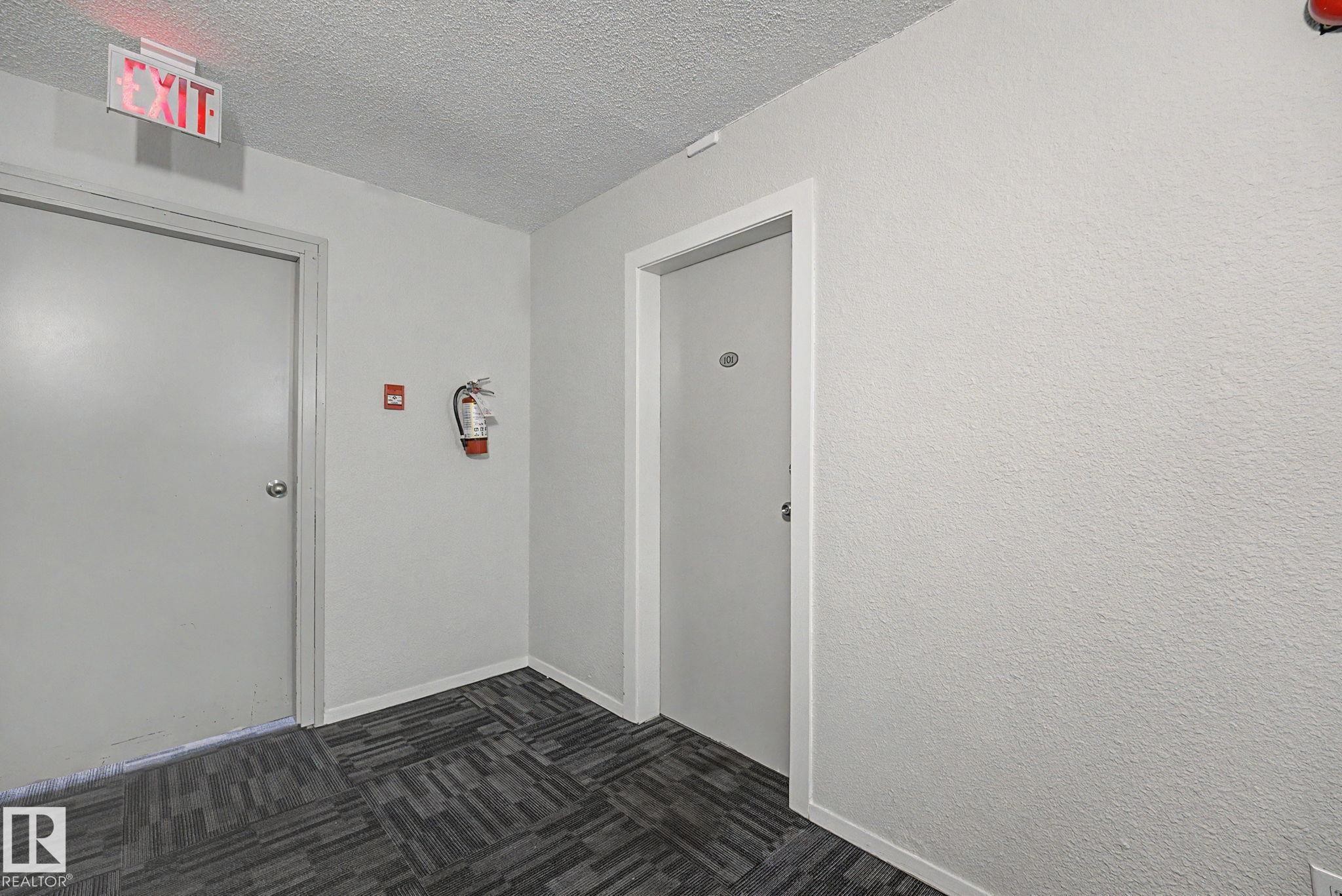 #101 7203 171 St Nw, Edmonton, AB - Indoor Photo Showing Other Room