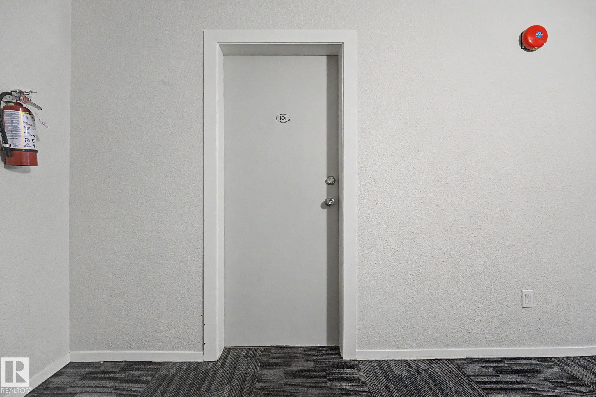 #101 7203 171 St Nw, Edmonton, AB - Indoor Photo Showing Other Room