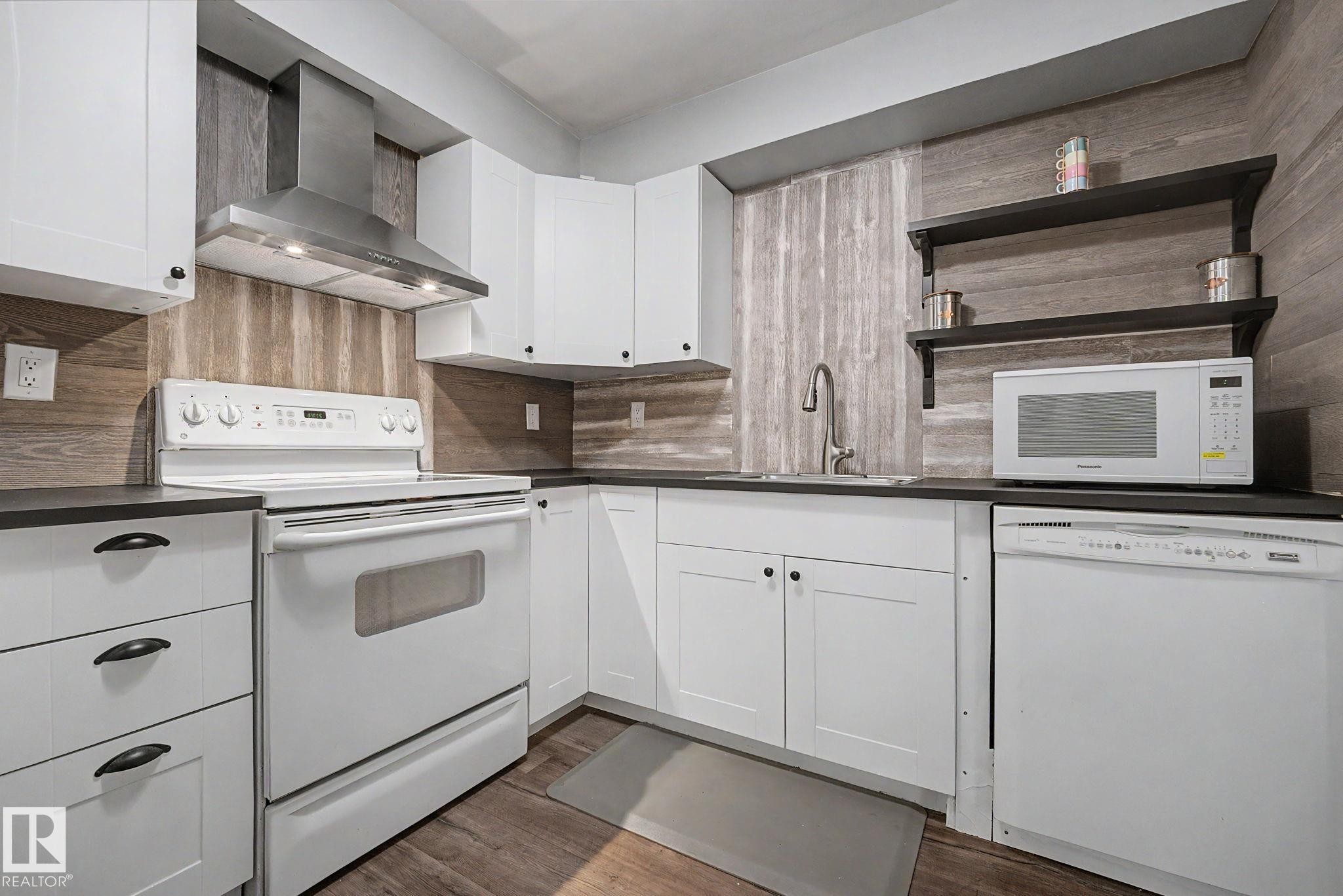 #101 7203 171 St Nw, Edmonton, AB - Indoor Photo Showing Kitchen