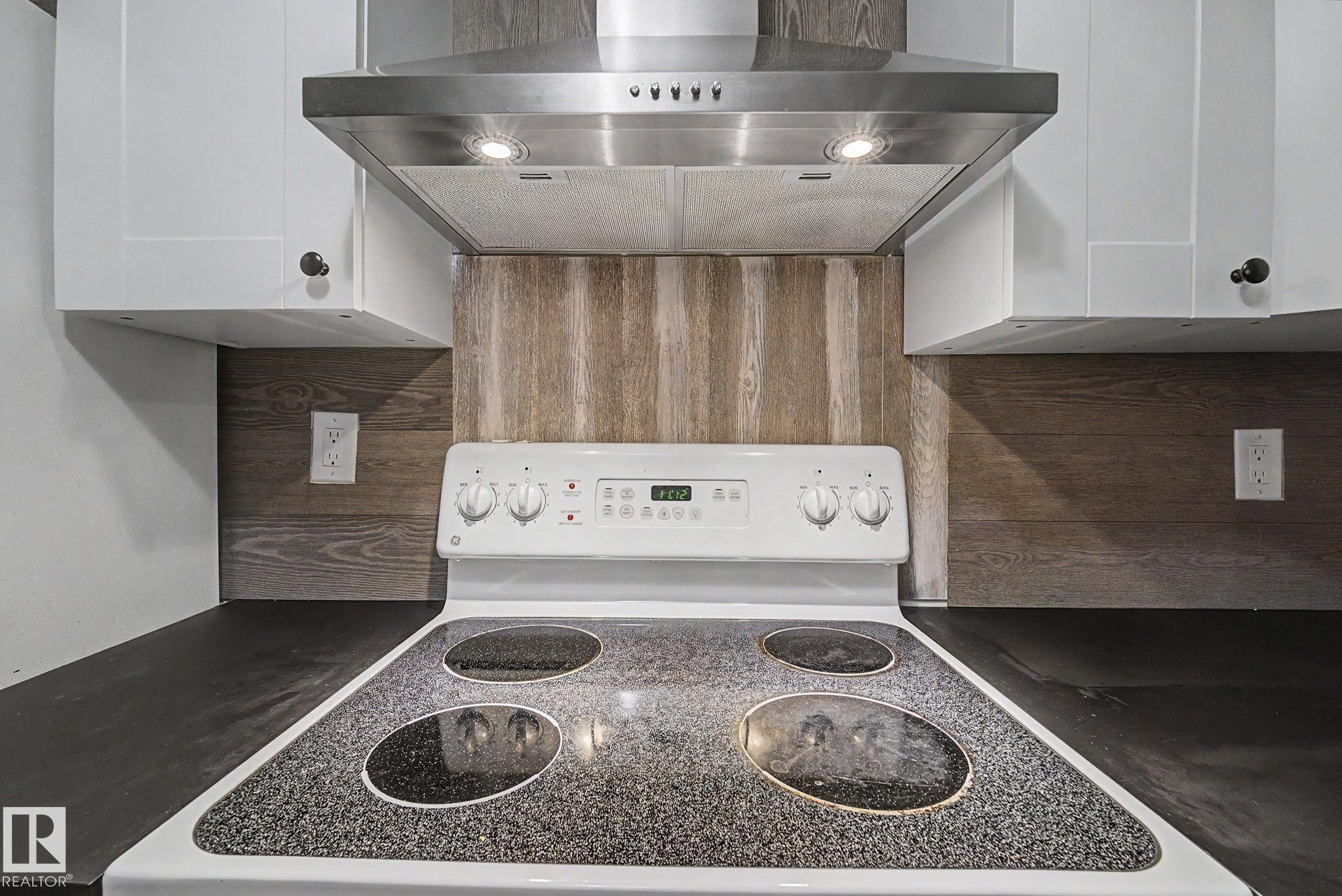 #101 7203 171 St Nw, Edmonton, AB - Indoor Photo Showing Kitchen