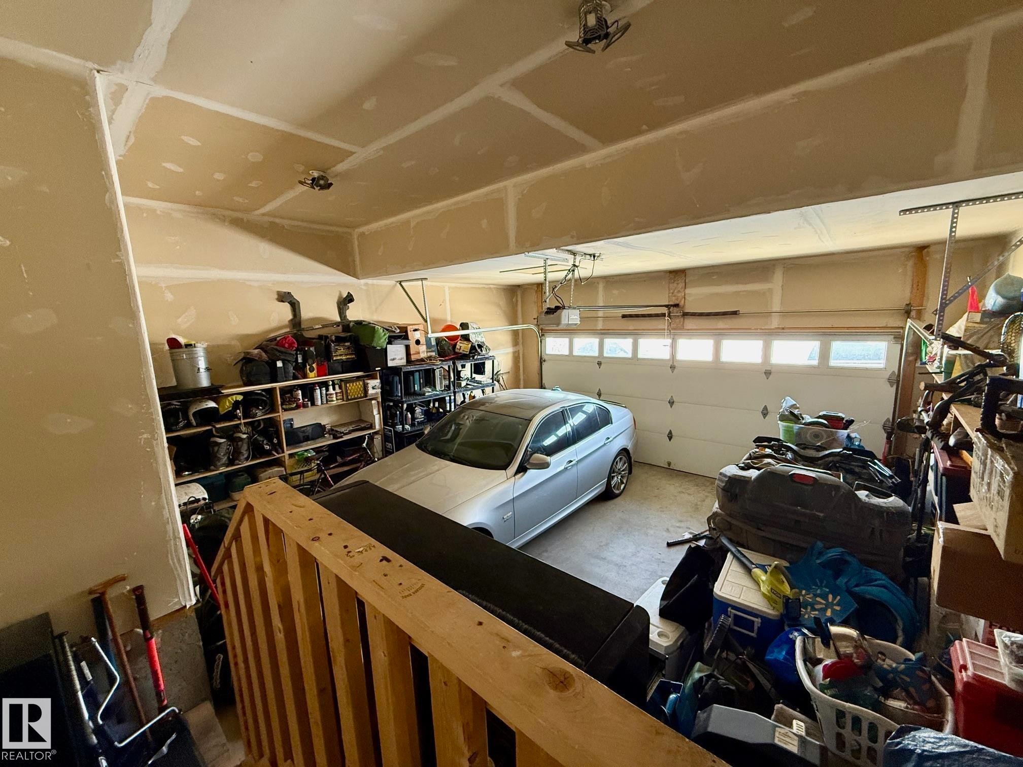 3621 Claxton Place Sw, Edmonton, AB - Indoor Photo Showing Garage