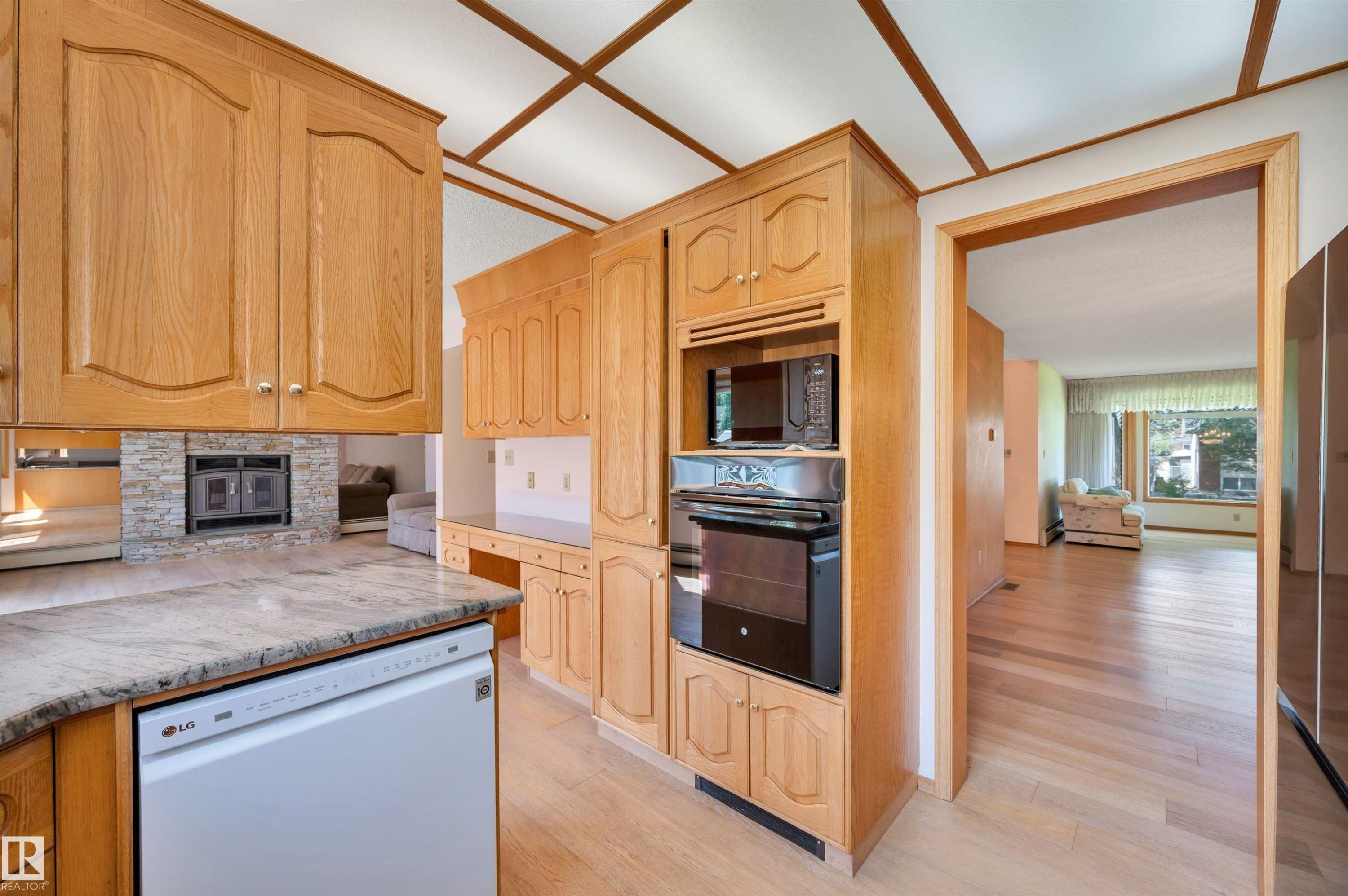 10155 74 Street Nw, Edmonton, AB - Indoor Photo Showing Kitchen