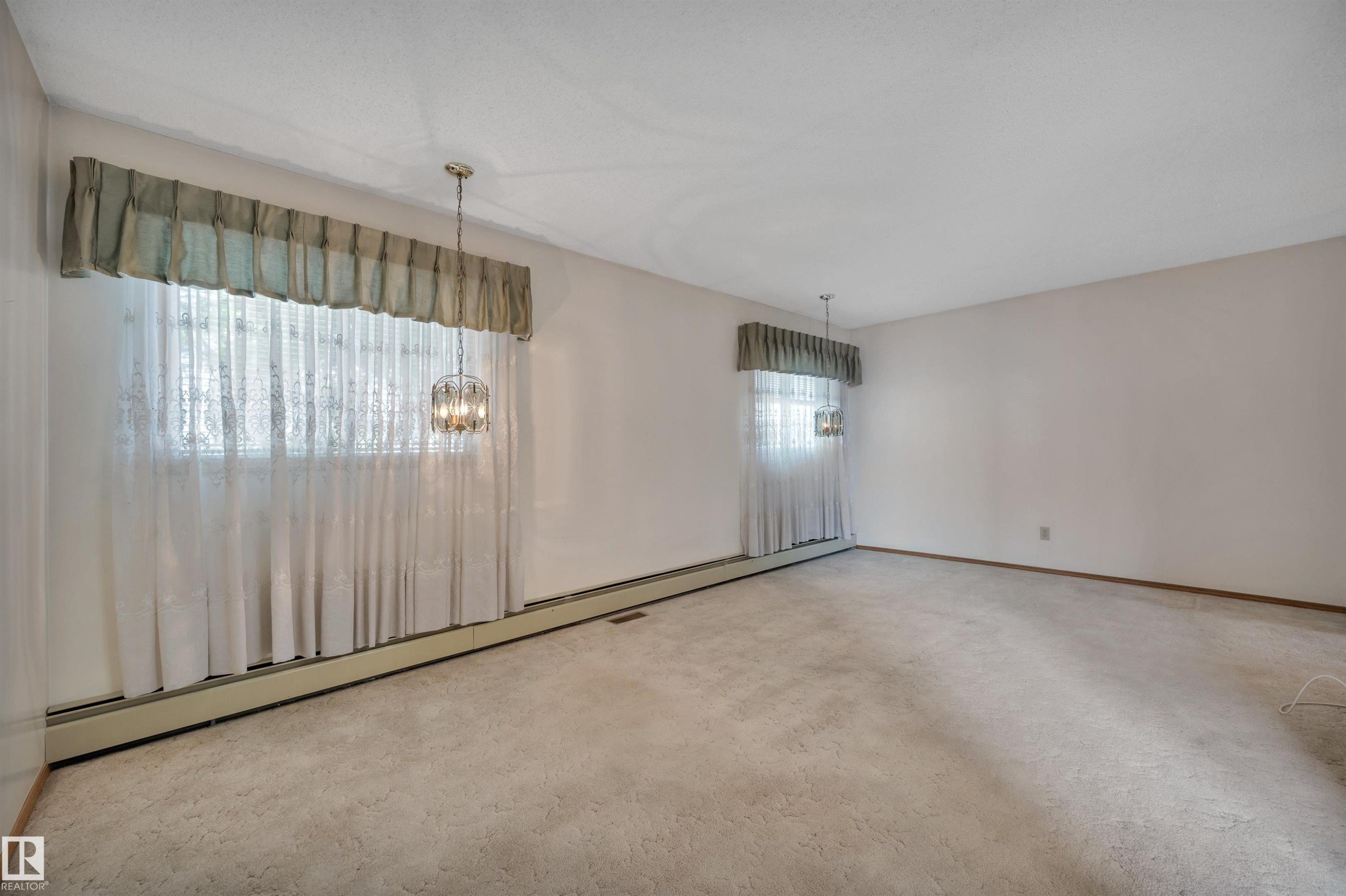10155 74 Street Nw, Edmonton, AB - Indoor Photo Showing Other Room