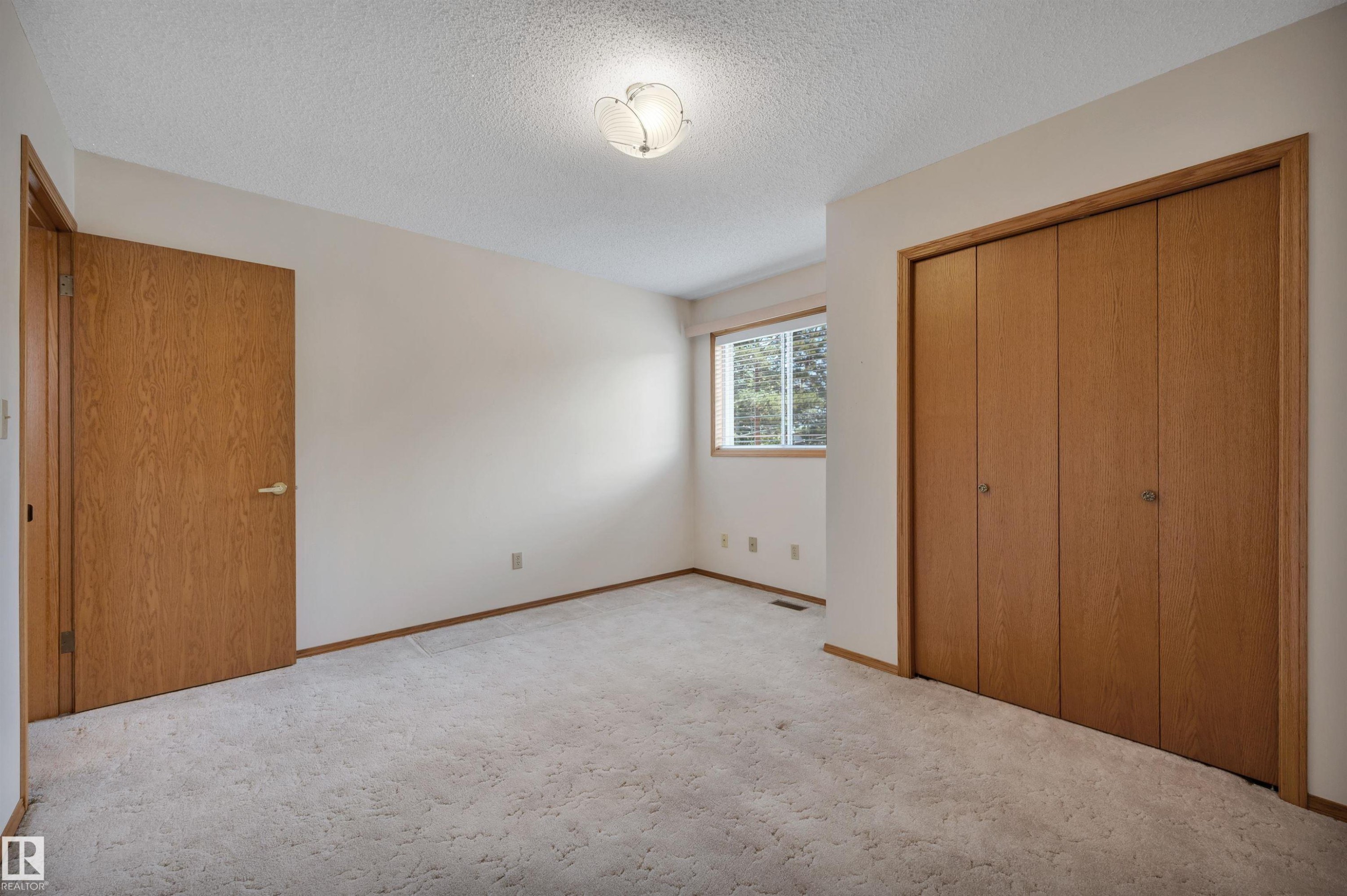 10155 74 Street Nw, Edmonton, AB - Indoor Photo Showing Other Room