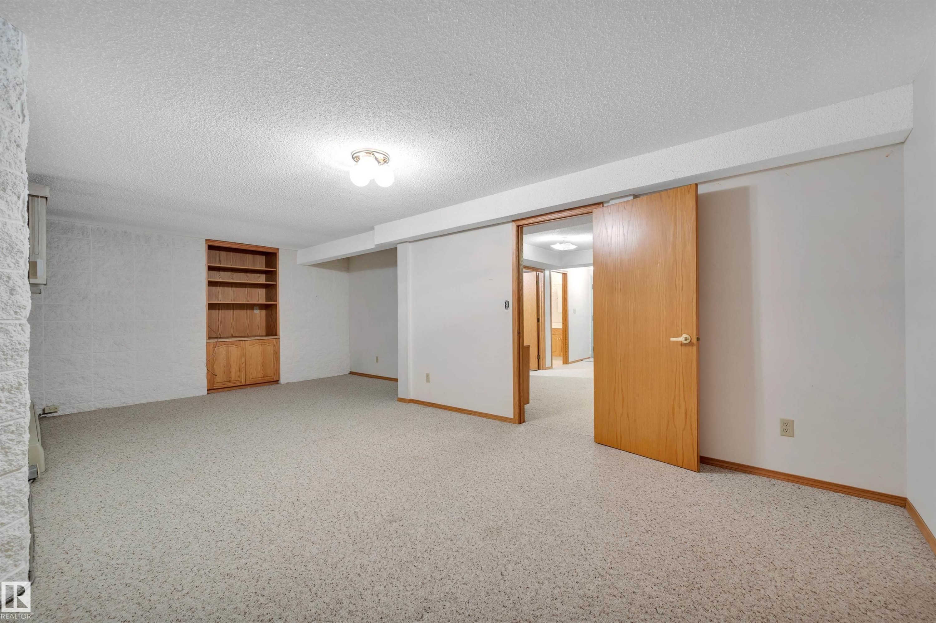 10155 74 Street Nw, Edmonton, AB - Indoor Photo Showing Other Room