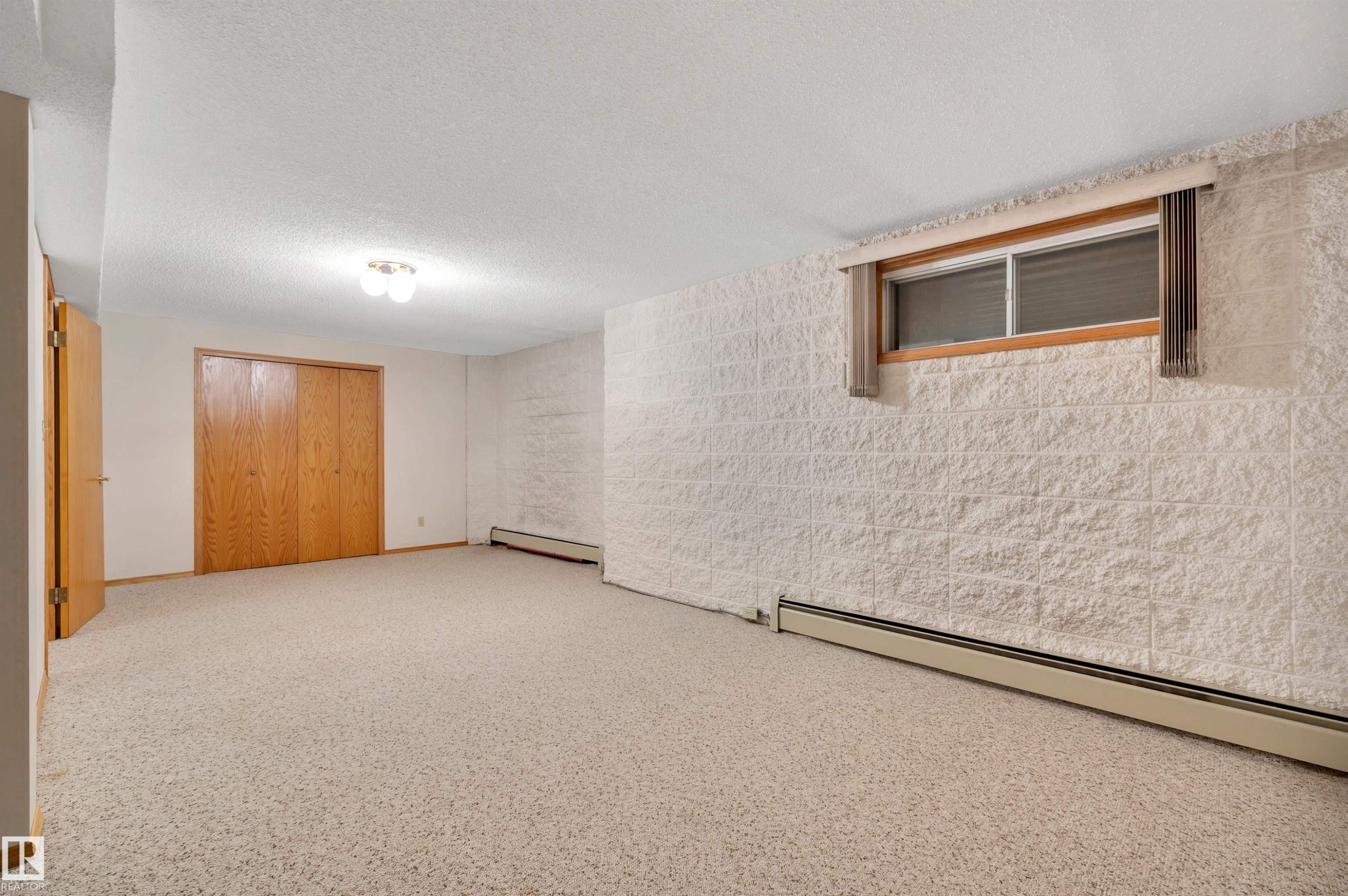10155 74 Street Nw, Edmonton, AB - Indoor Photo Showing Other Room