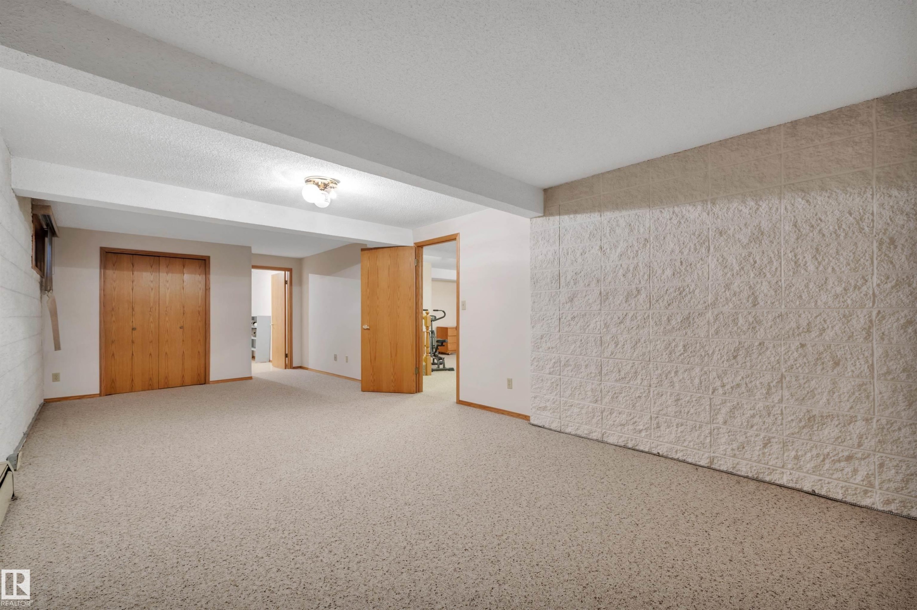 10155 74 Street Nw, Edmonton, AB - Indoor