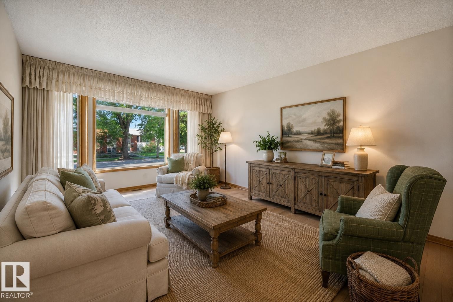 10155 74 Street Nw, Edmonton, AB - Indoor Photo Showing Living Room