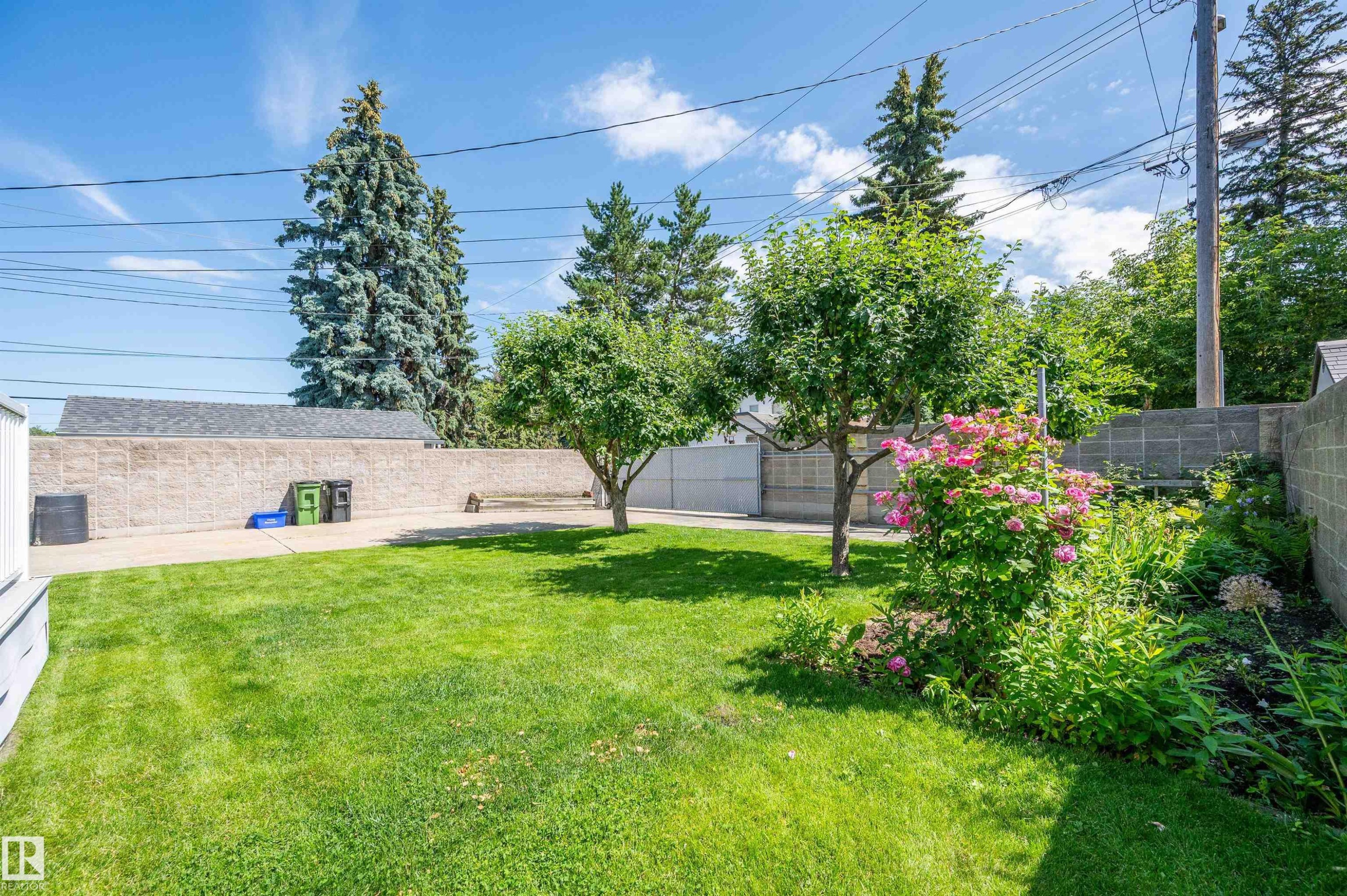10155 74 Street Nw, Edmonton, AB - Outdoor