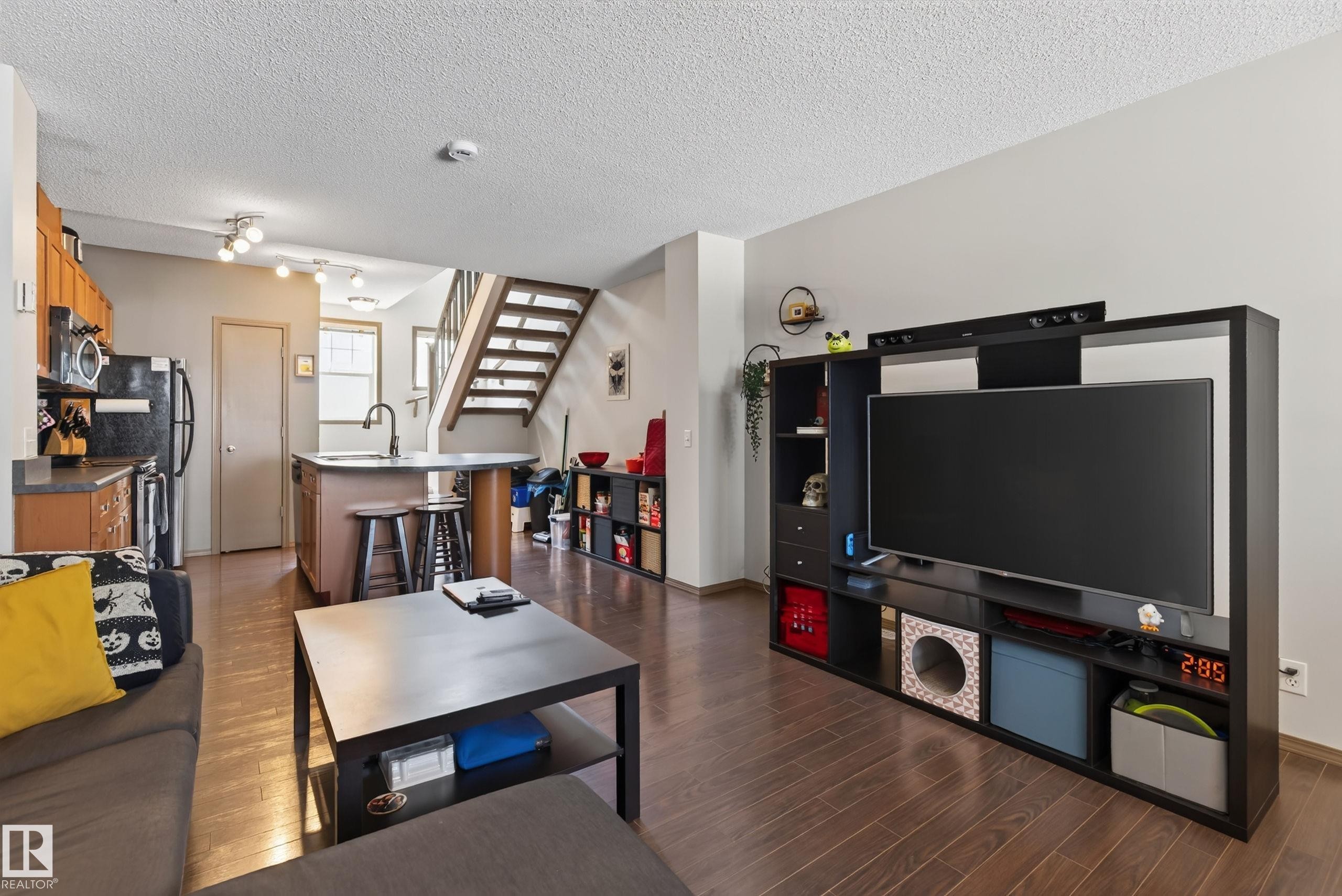 #2 5604 199 St Nw, Edmonton, AB - Indoor
