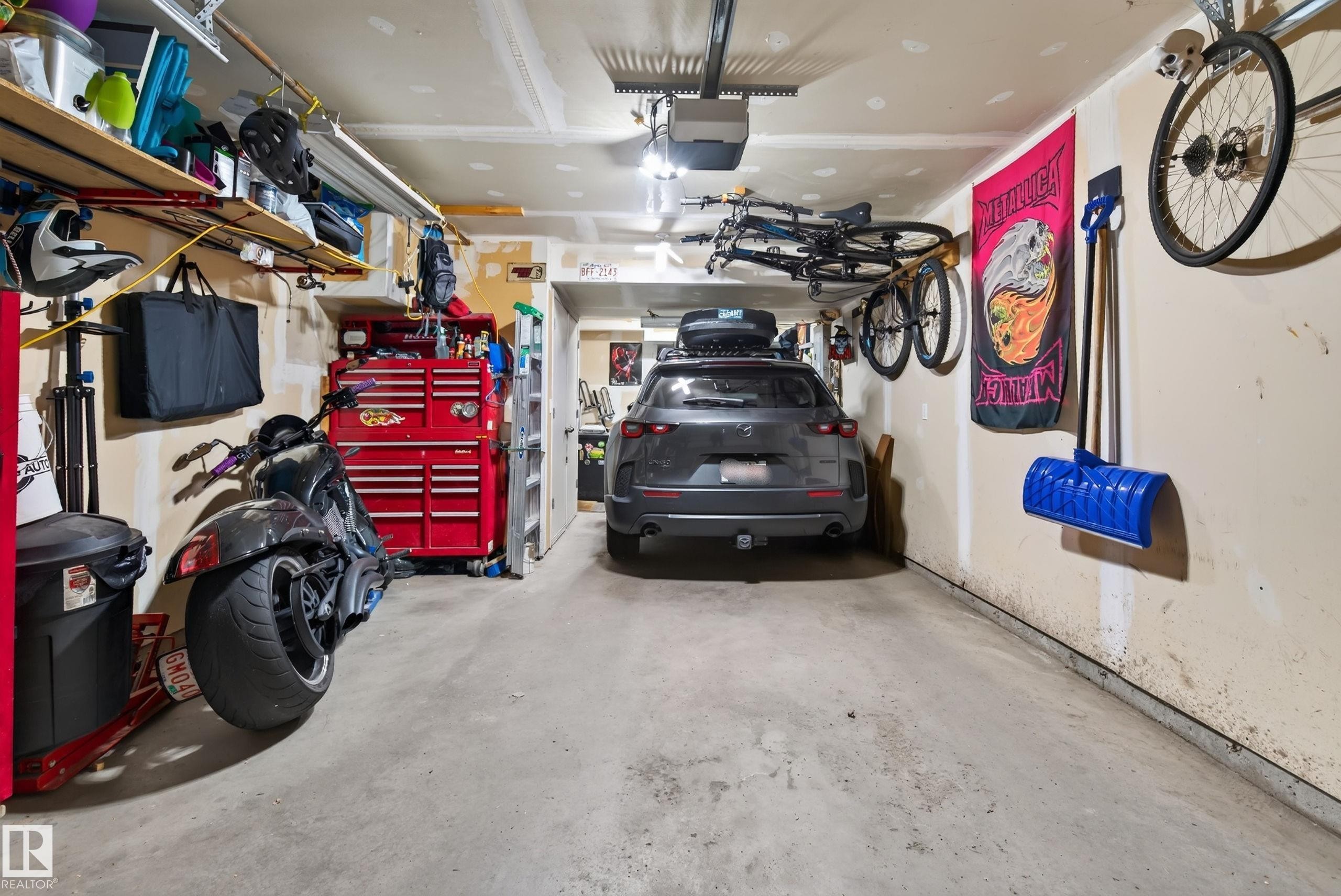 #2 5604 199 St Nw, Edmonton, AB - Indoor Photo Showing Garage
