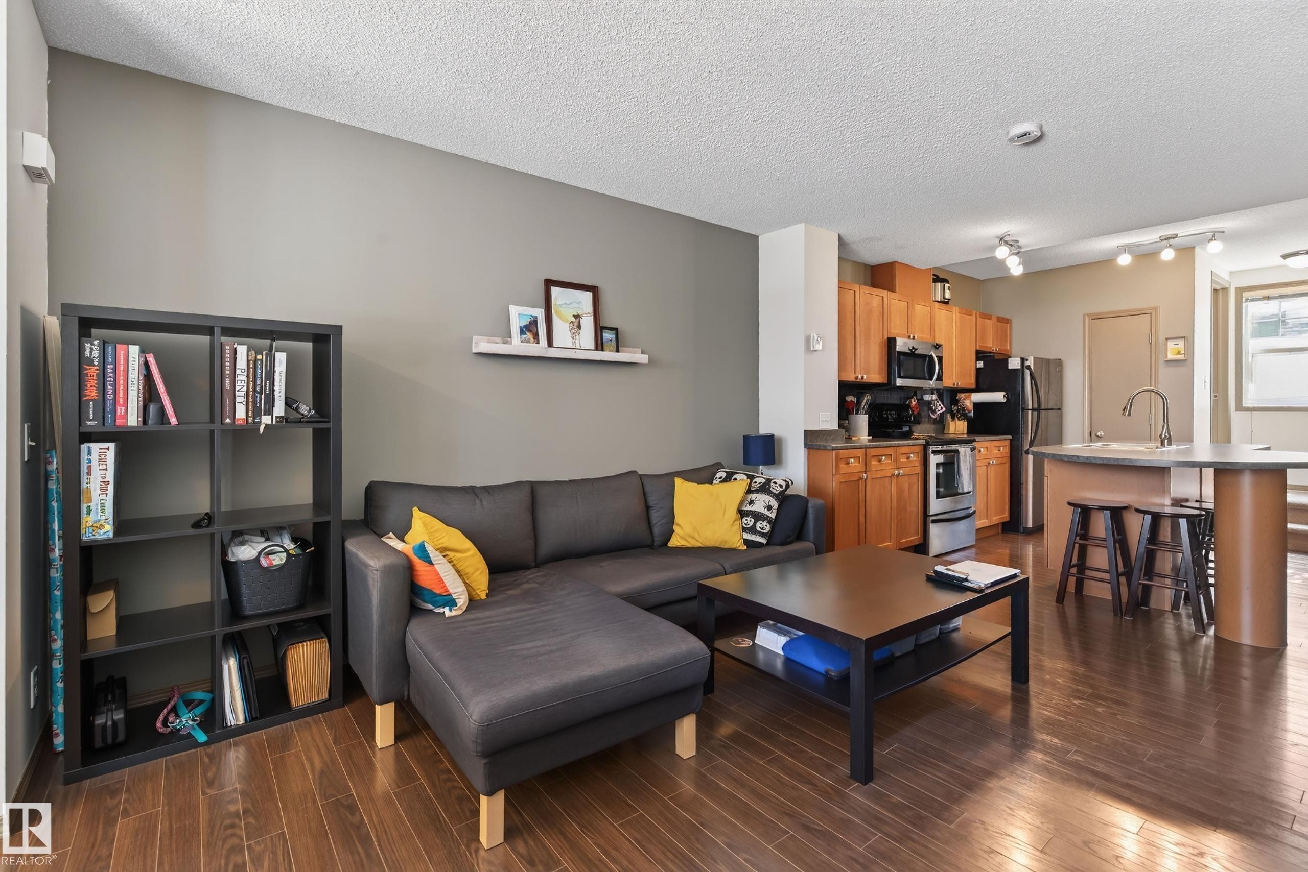 #2 5604 199 St Nw, Edmonton, AB - Indoor Photo Showing Living Room